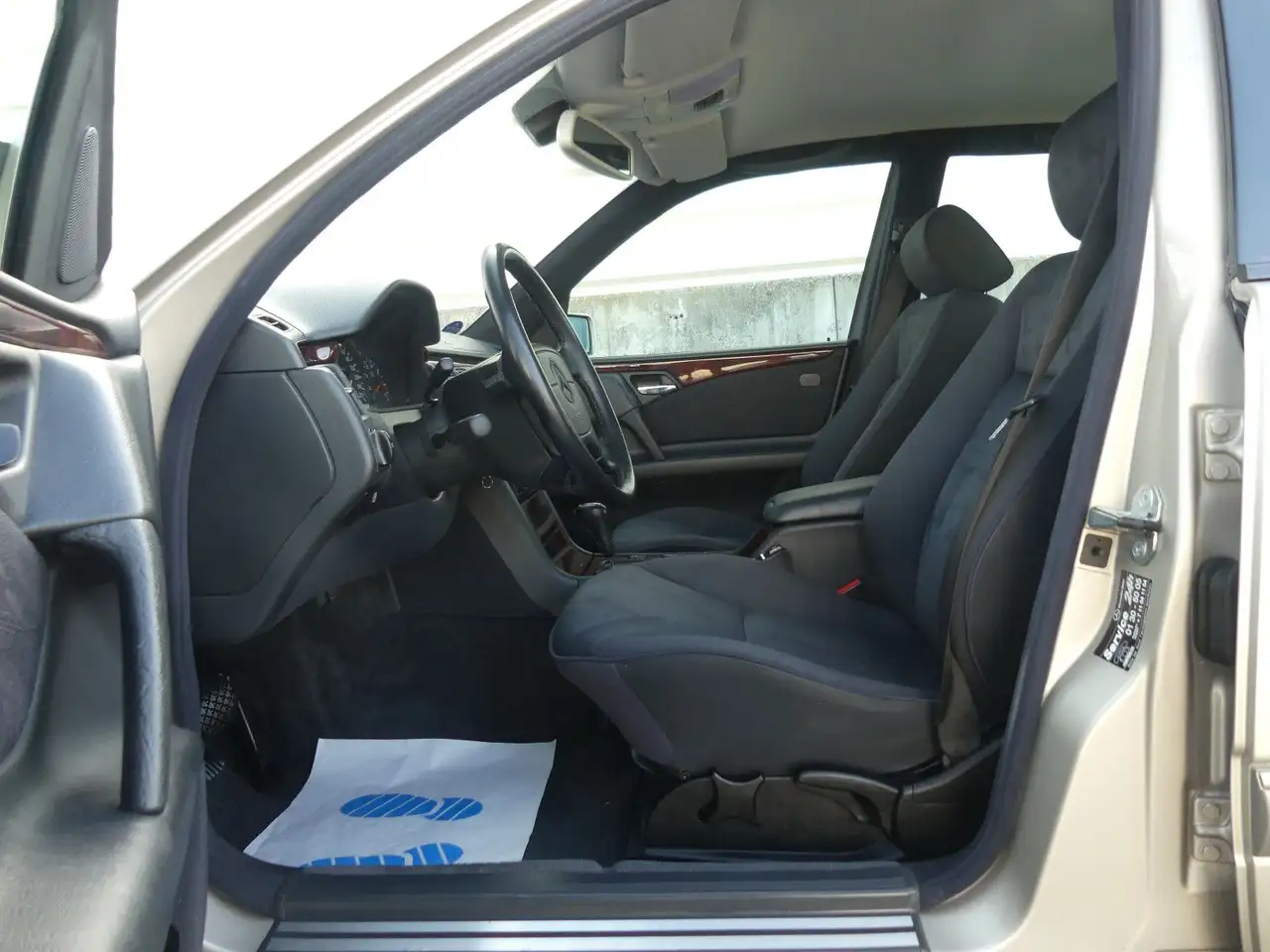 Mercedes-Benz E 320 Lim. Aut. Elegance Renterfahrzeug Xenon, foto 12