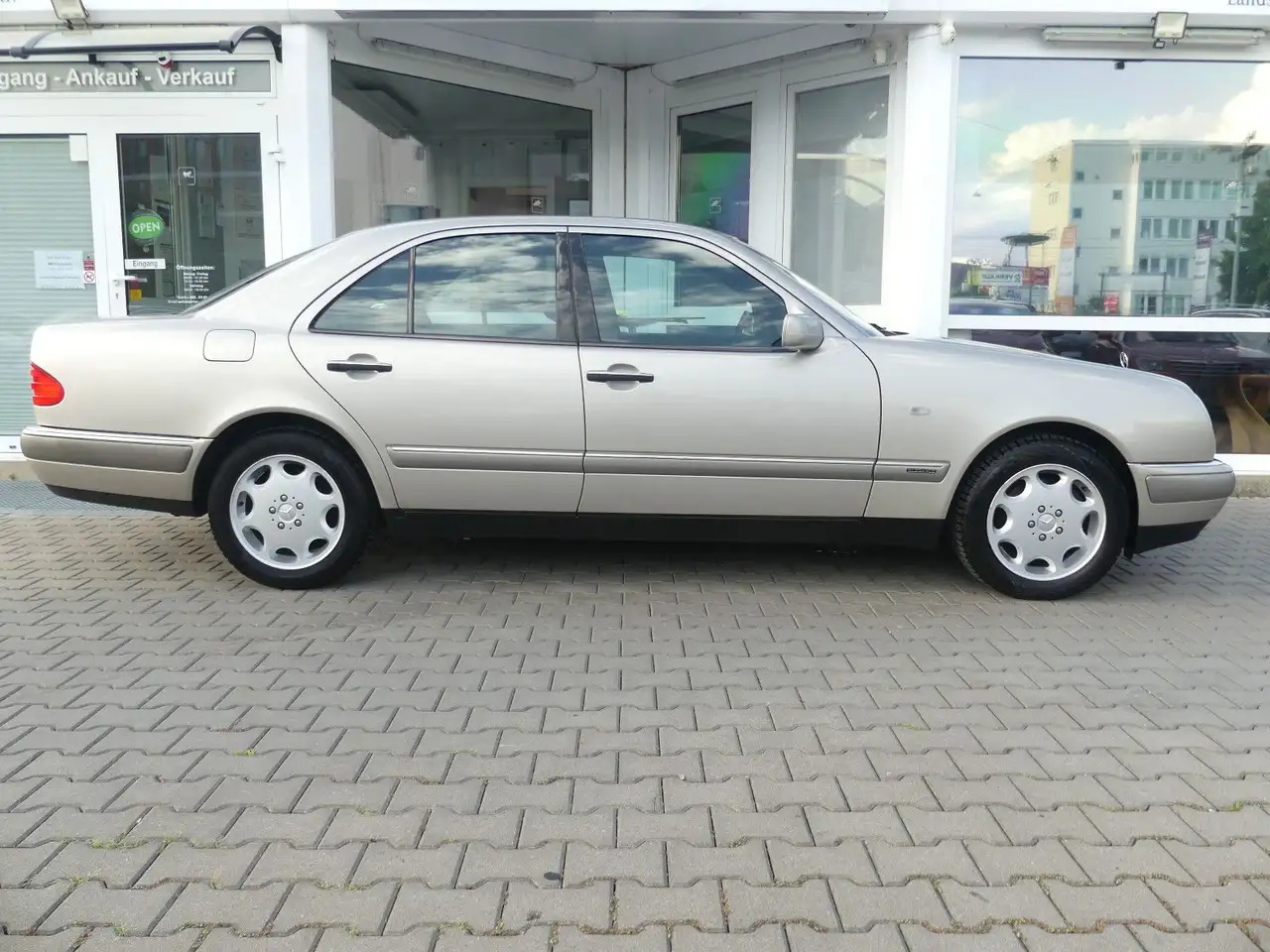 Mercedes-Benz E 320 Lim. Aut. Elegance Renterfahrzeug Xenon, foto 4