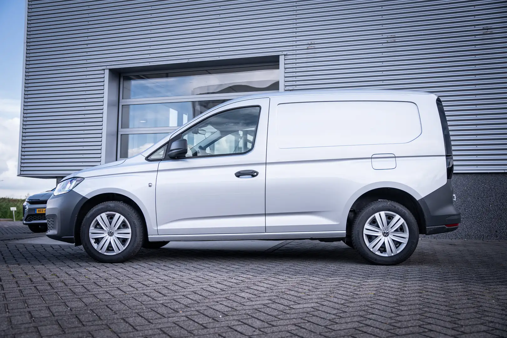 Volkswagen Caddy Cargo Comfort AUTOMAAT - BETIMMERING - NAVI BY APP Grijs - 2