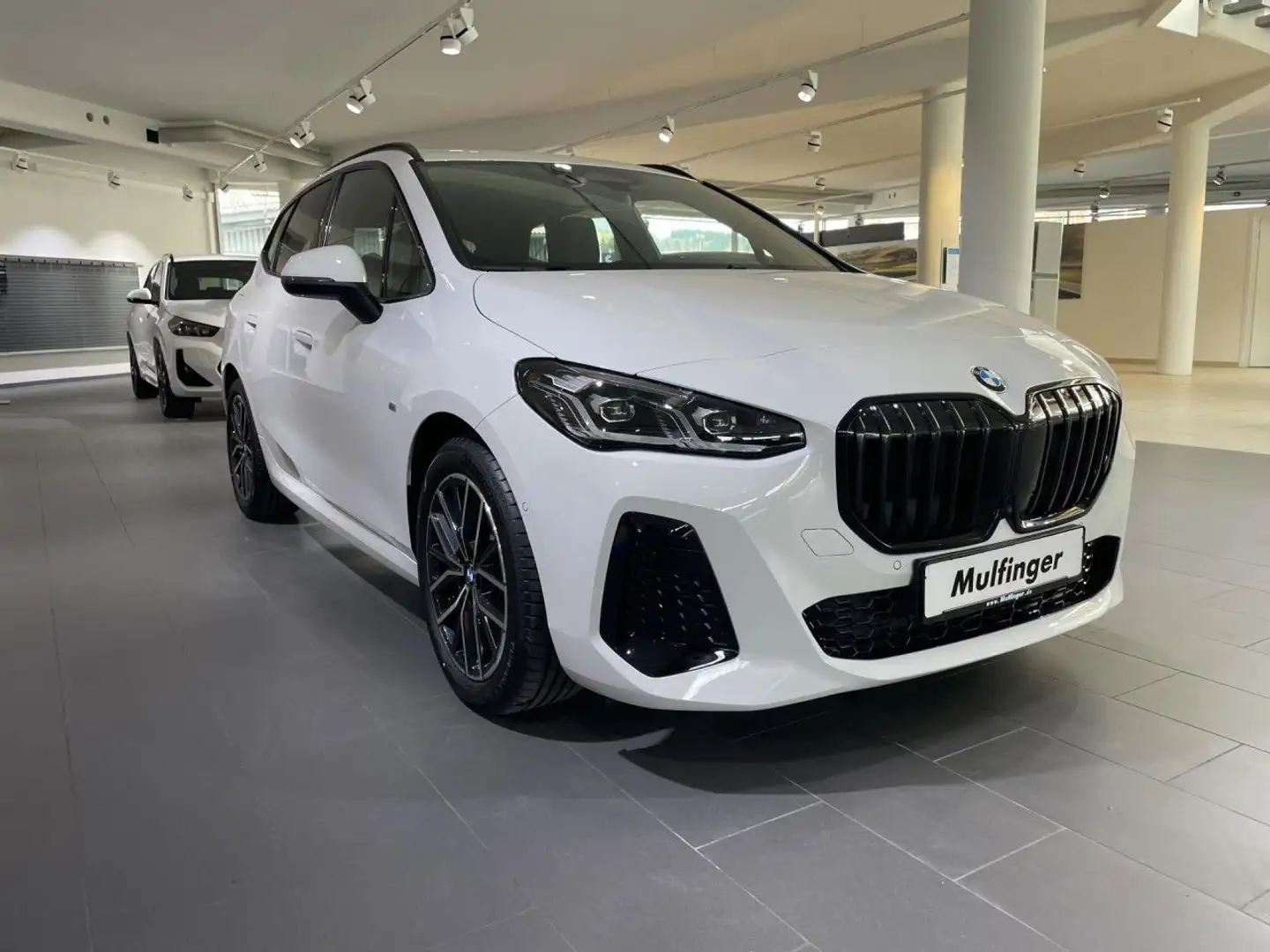 BMW 220 i Active Tourer M Sport AHK ACC HUD Har/Kar LED Weiß - 2