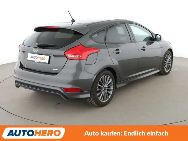 Ford Focus view 6