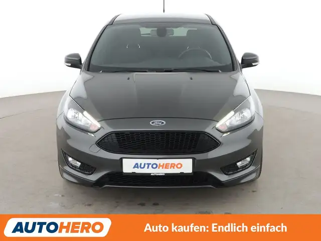 Ford Focus view 9