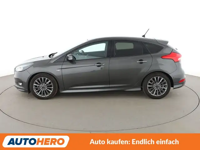 Ford Focus view 3