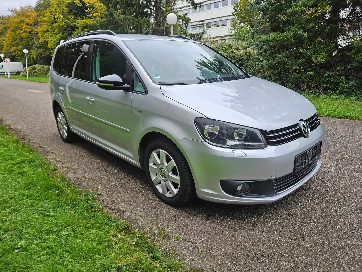 Volkswagen Touran 7-Sitze PDC Tempomat AHK Tüv 5.27 COC Scheckh. Grau - 1