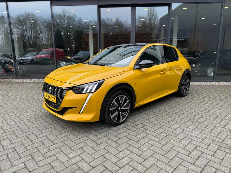PEUGEOT 208