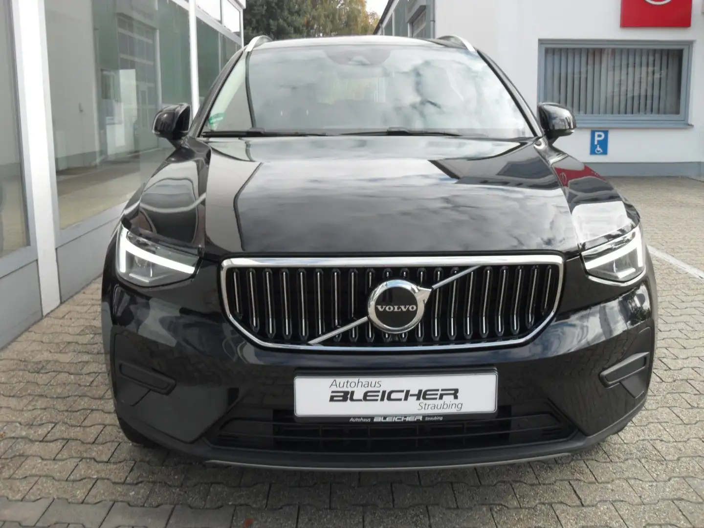 Volvo XC40 T4 Essential | AHK | Navi | PDC | SH Schwarz - 2
