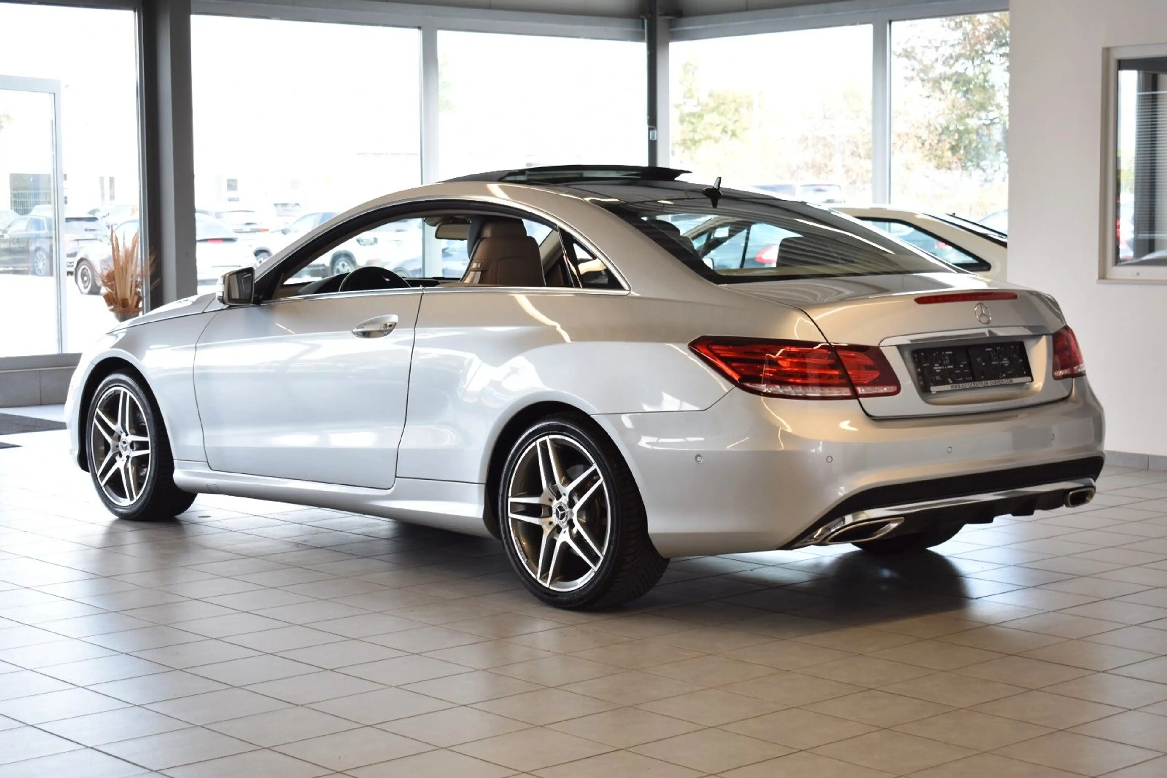 Mercedes-Benz E 350 Coupe/AMG/LED/PANO/SCHIEBEDACH/ — photo 5