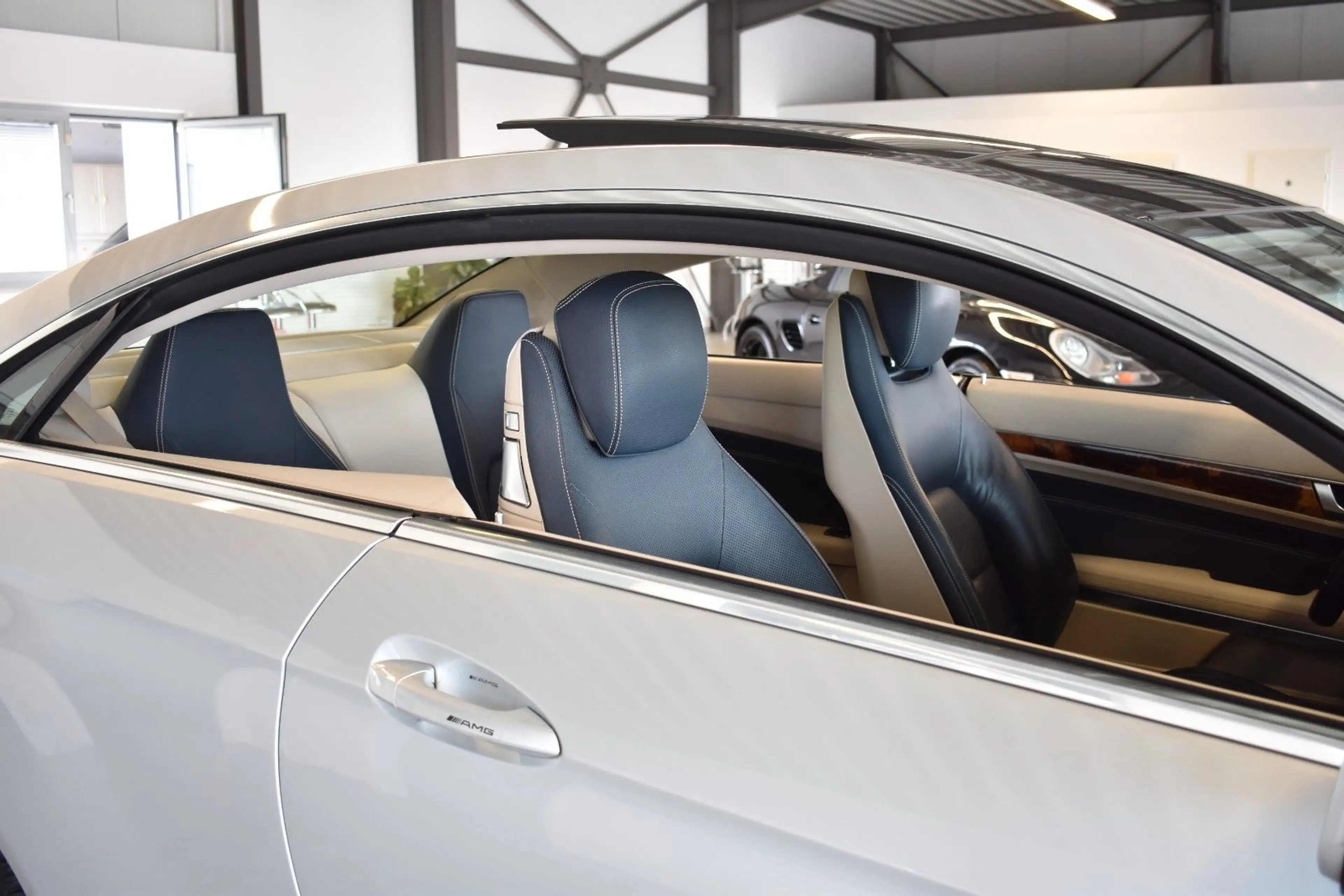 Mercedes-Benz E 350 Coupe/AMG/LED/PANO/SCHIEBEDACH/ — photo 11