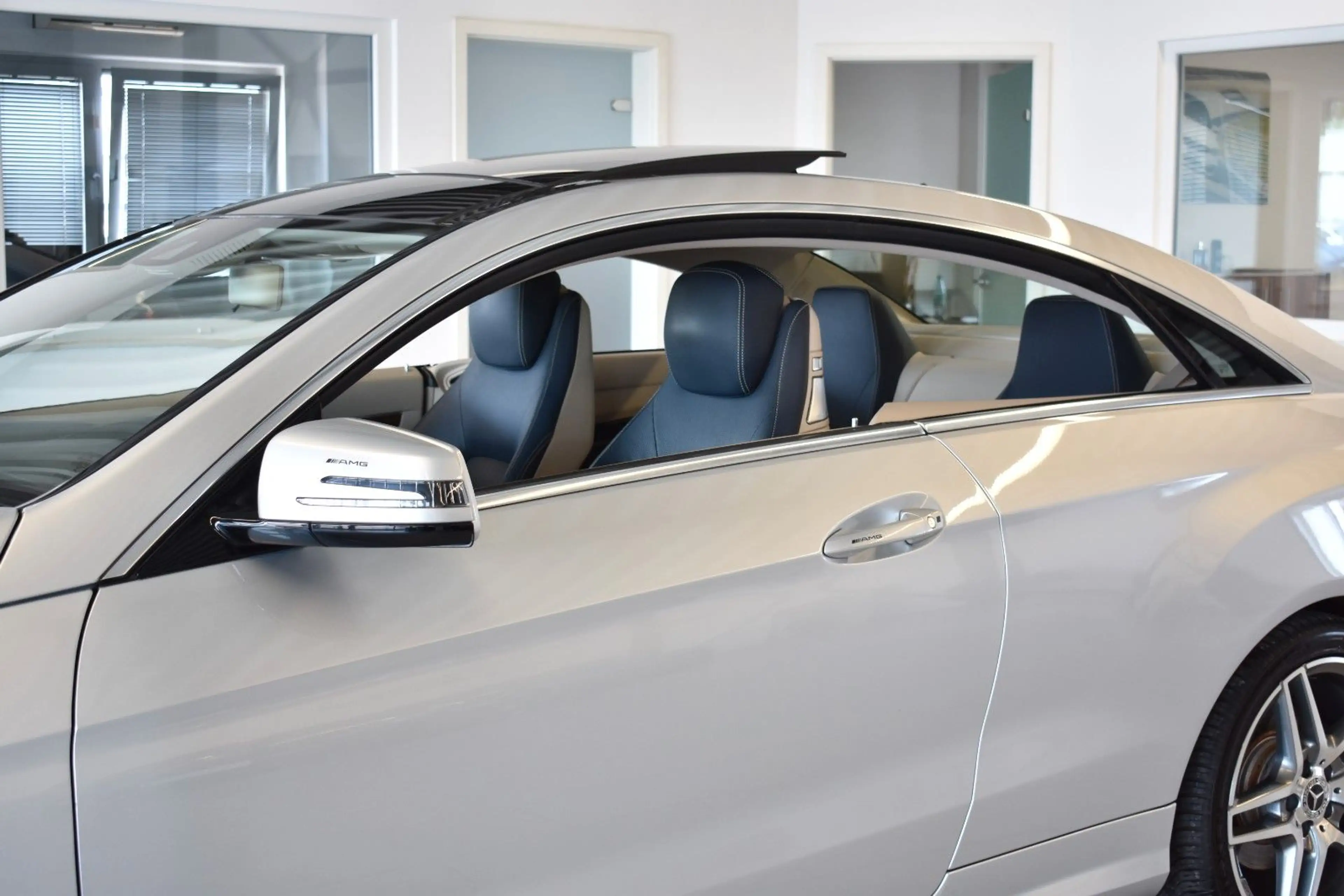 Mercedes-Benz E 350 Coupe/AMG/LED/PANO/SCHIEBEDACH/ — photo 10