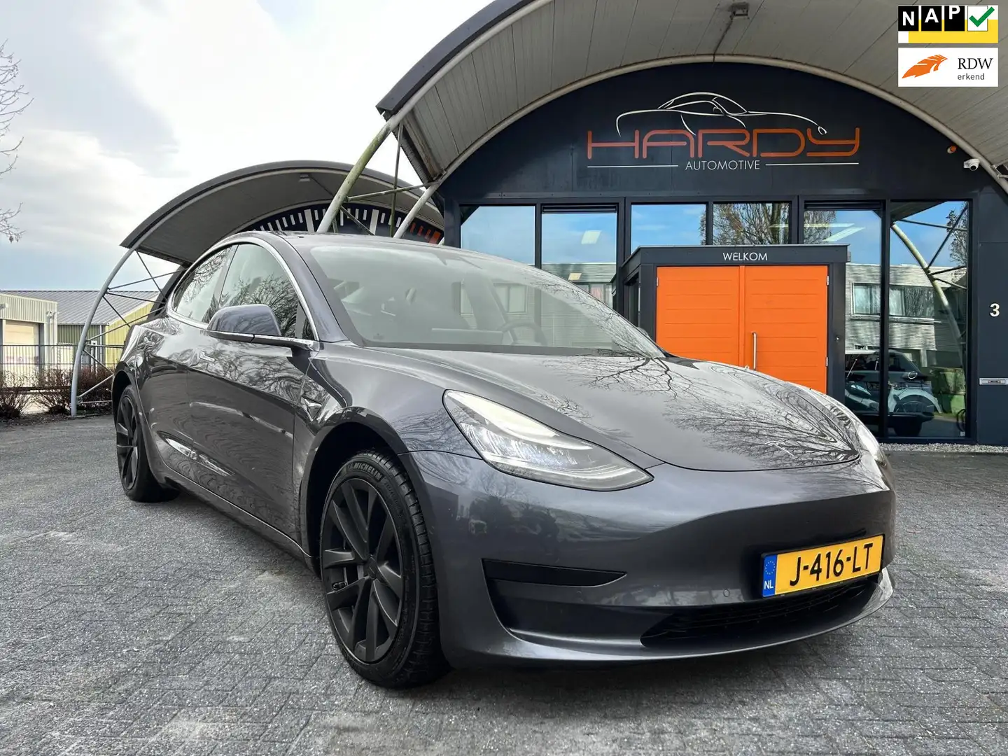 Tesla Model 3 Standard RWD Plus 60 kWh 85% SOH Trekhaak (1.000kg Grijs - 1