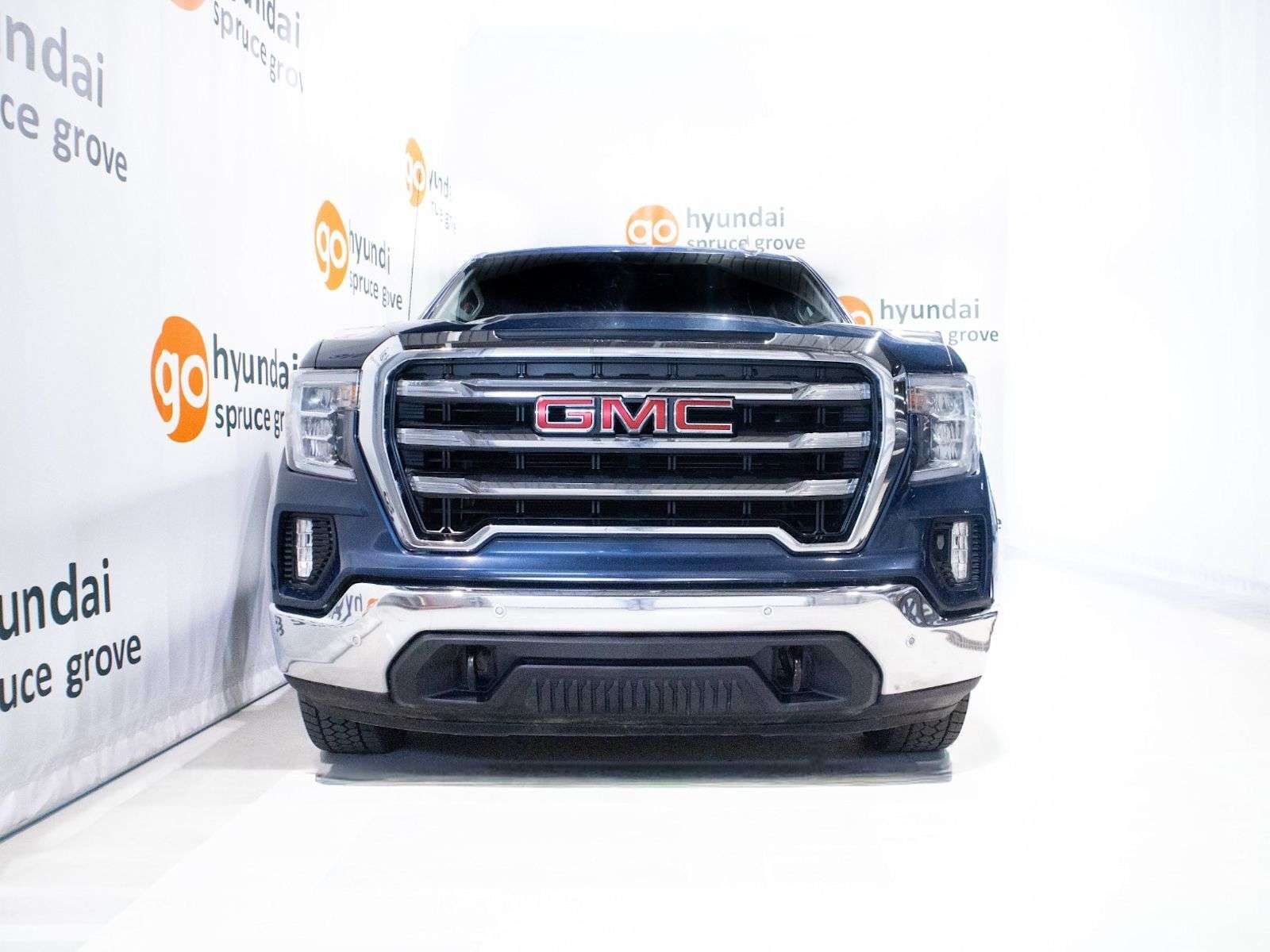 2021 GMC Sierra 1500 SLE: 4x4, Trailer Brake, Heated steering/seats, Ap — снимка 1