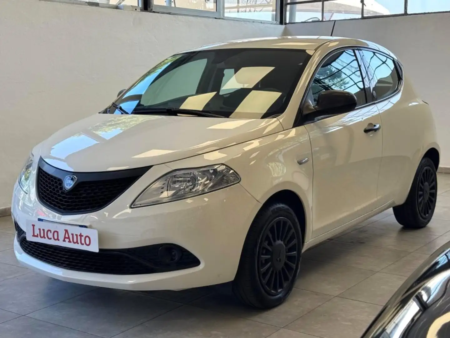 Lancia Ypsilon 1.0 FireFly S&S Hybrid *UNICO PROPRIETARIO* Blanc - 1