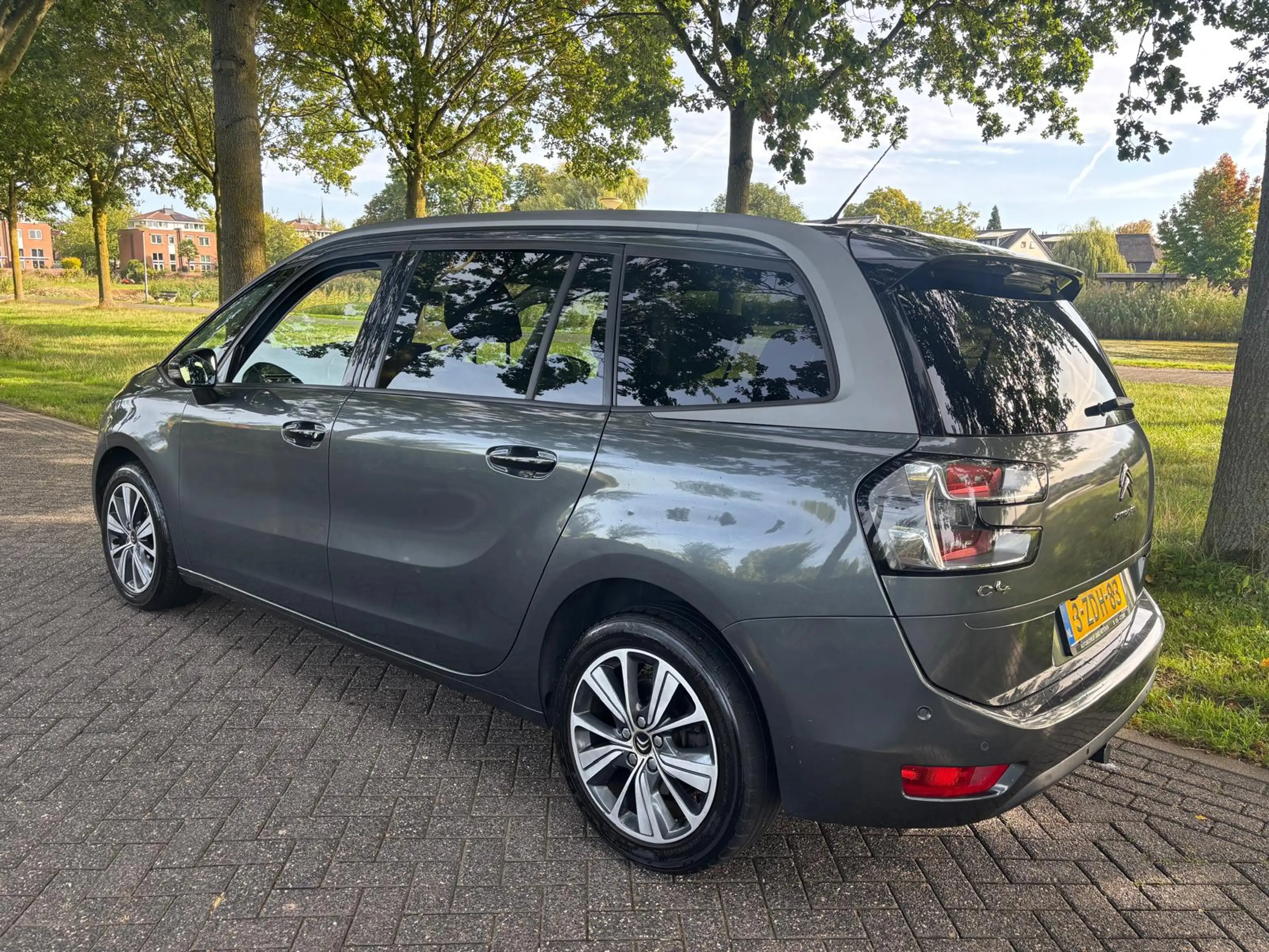 Citroen Grand C4 Picasso 1.6 e-THP Business — photo 3
