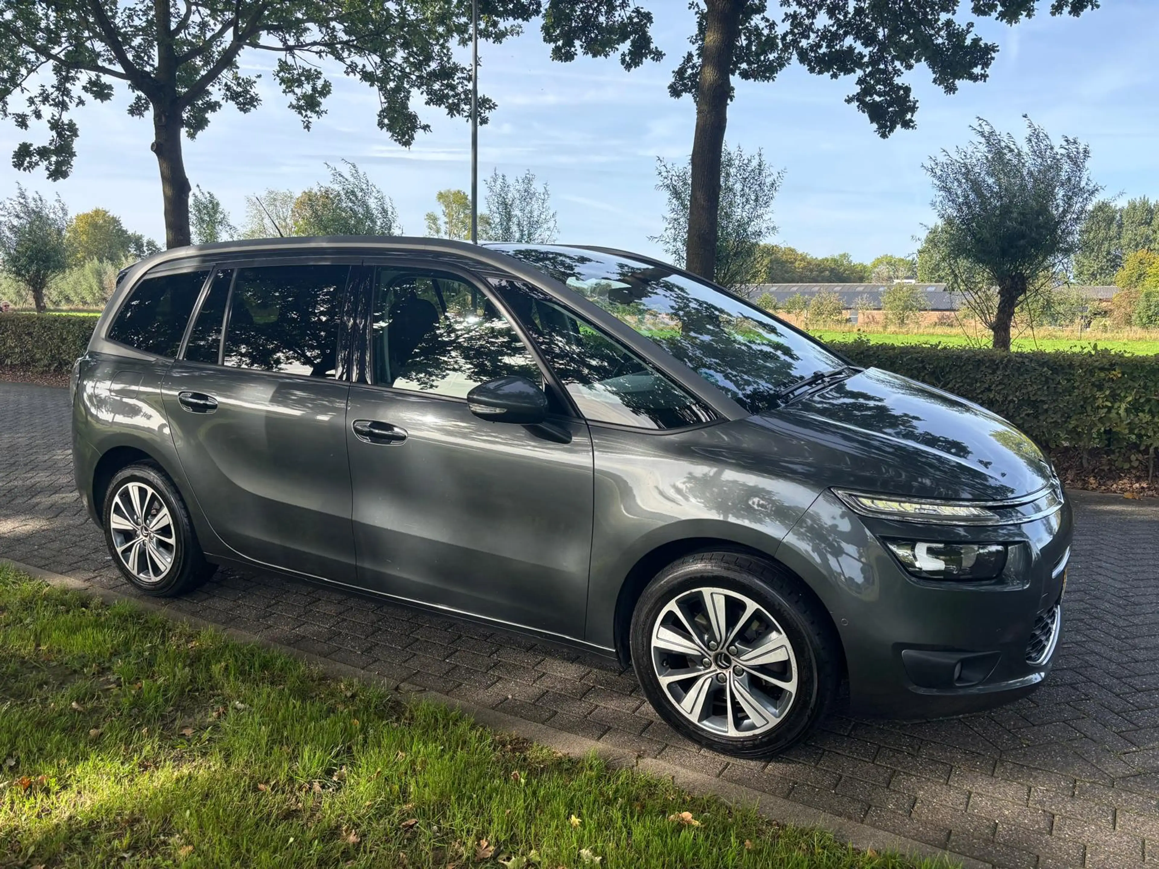 Citroen Grand C4 Picasso 1.6 e-THP Business — photo 2