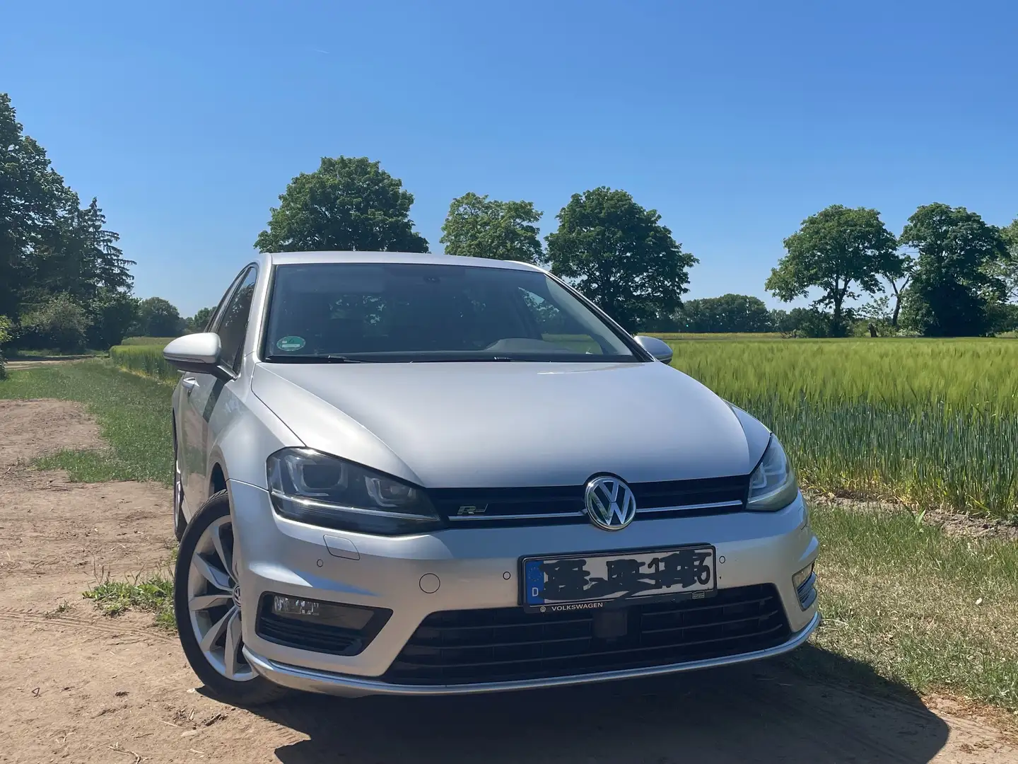Volkswagen Golf 140 PS TSI DSG Highline, R-Line Ext., Navi, Xenon, Silber - 2