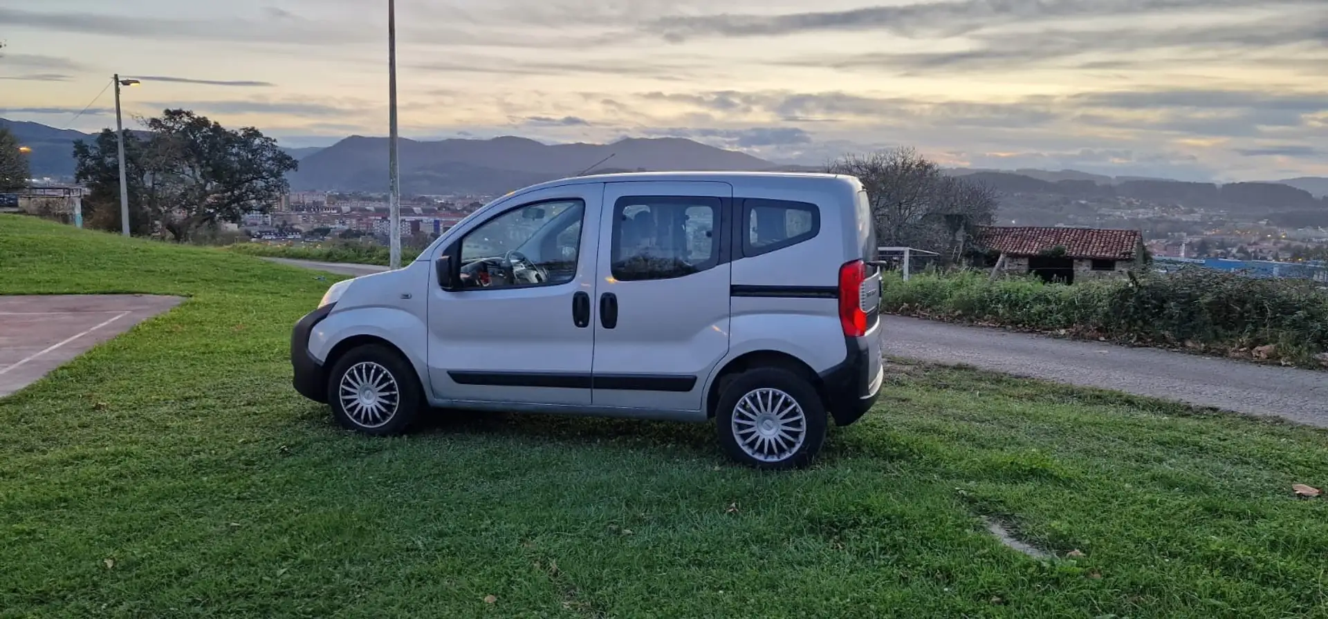 Peugeot Bipper Tepee 1.3HDI Outdoor 75 Plateado - 2