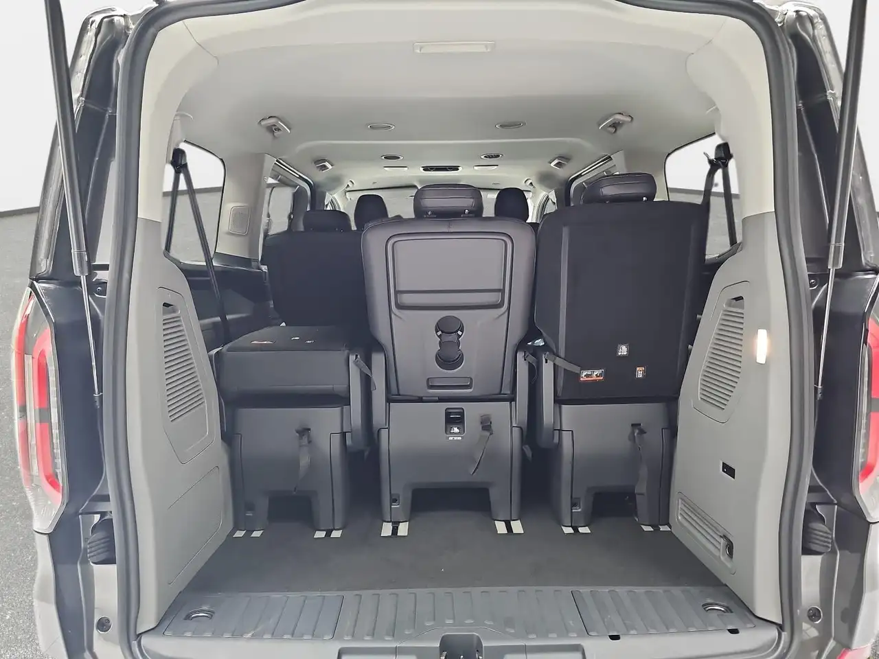 Ford Tourneo Custom TOURNEO CUSTOM 2.0 ECOBLUE AUTO. L1 TITANIUM X NAV 15