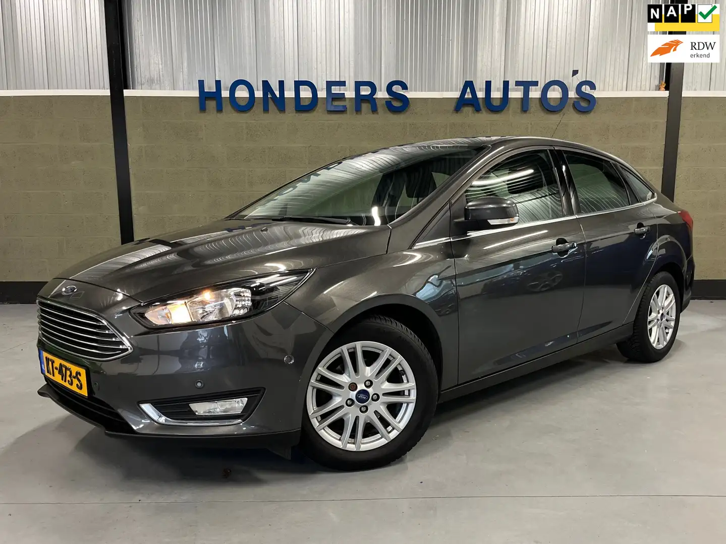 Ford Focus 1.0 Titanium Sedan 126 PK I APPLECARPLAY I KEYLESS Gris - 1
