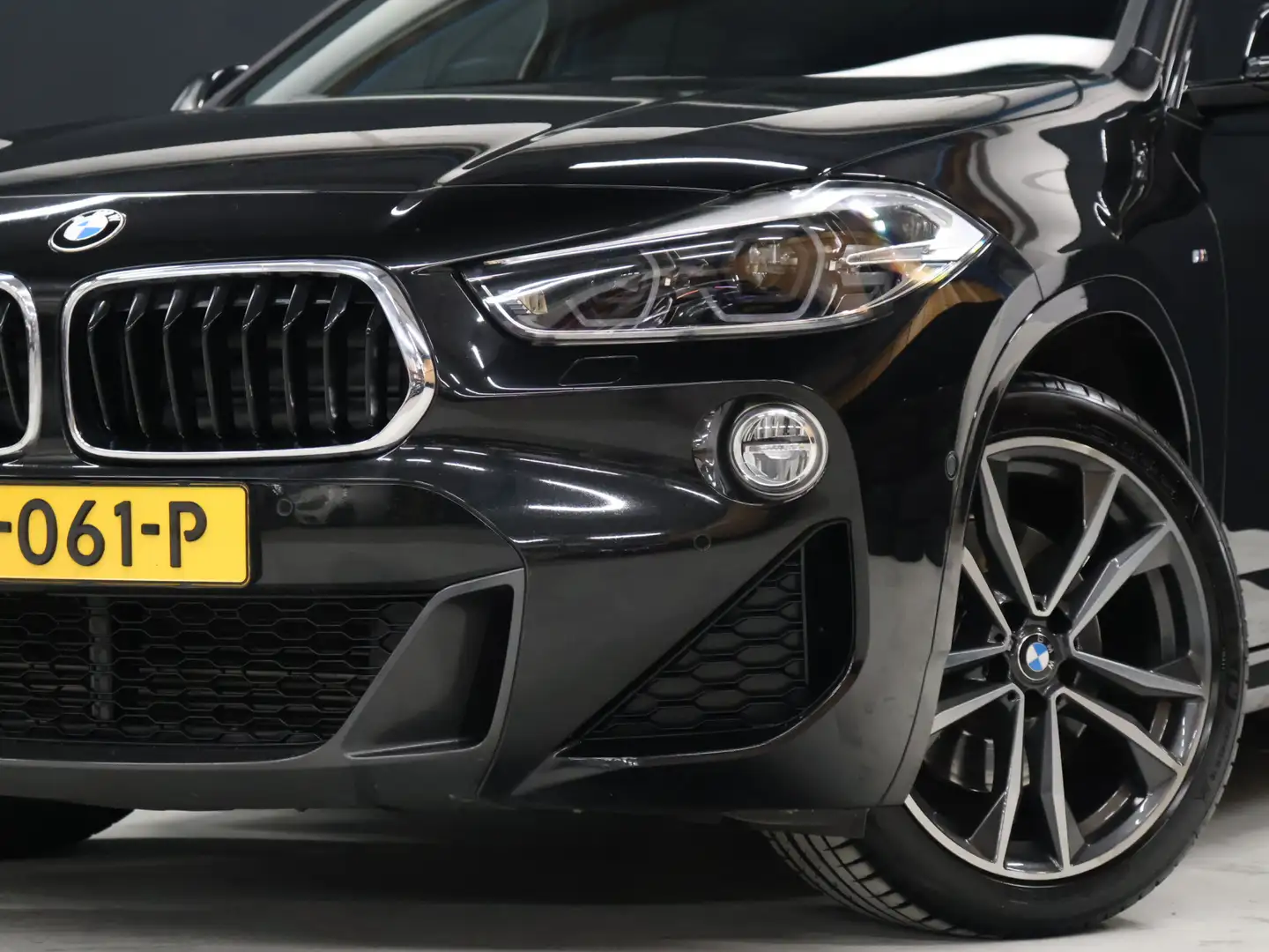 BMW X2 sDrive20i M Sport [MEMORY SEATS, HEAD-UP DISPLAY, Noir - 2
