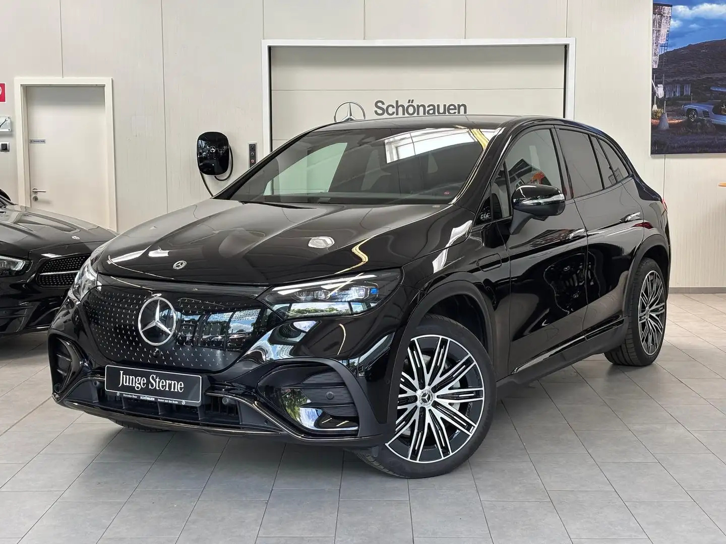 Mercedes-Benz EQE SUV EQE 350+ SUV AMG PANO+21"+BURMEST+DIGITAL+NIGHT Fekete - 1