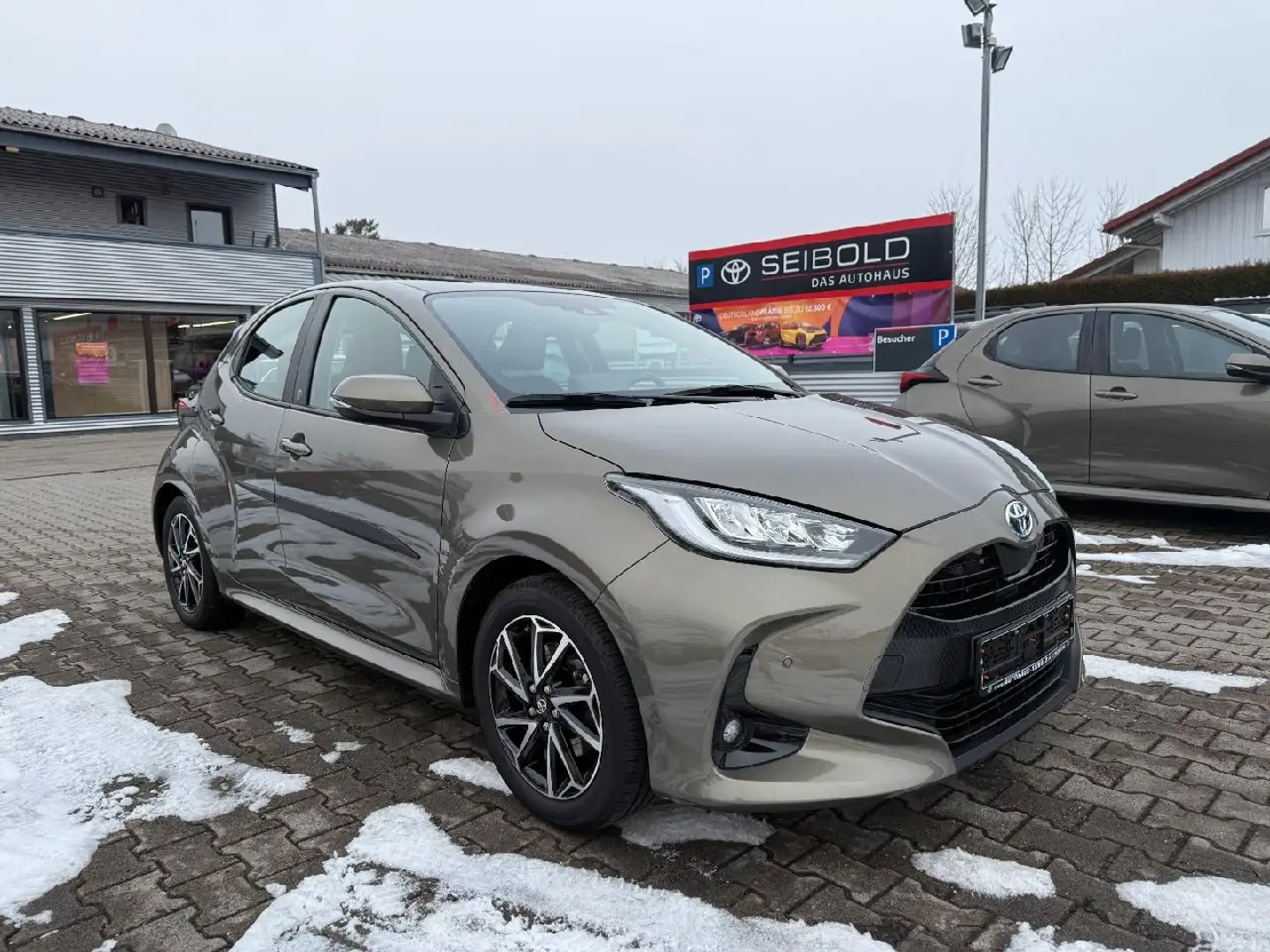 Toyota Yaris Hybrid Team D *Nichtraucherfahrzeug! Bronze - 2