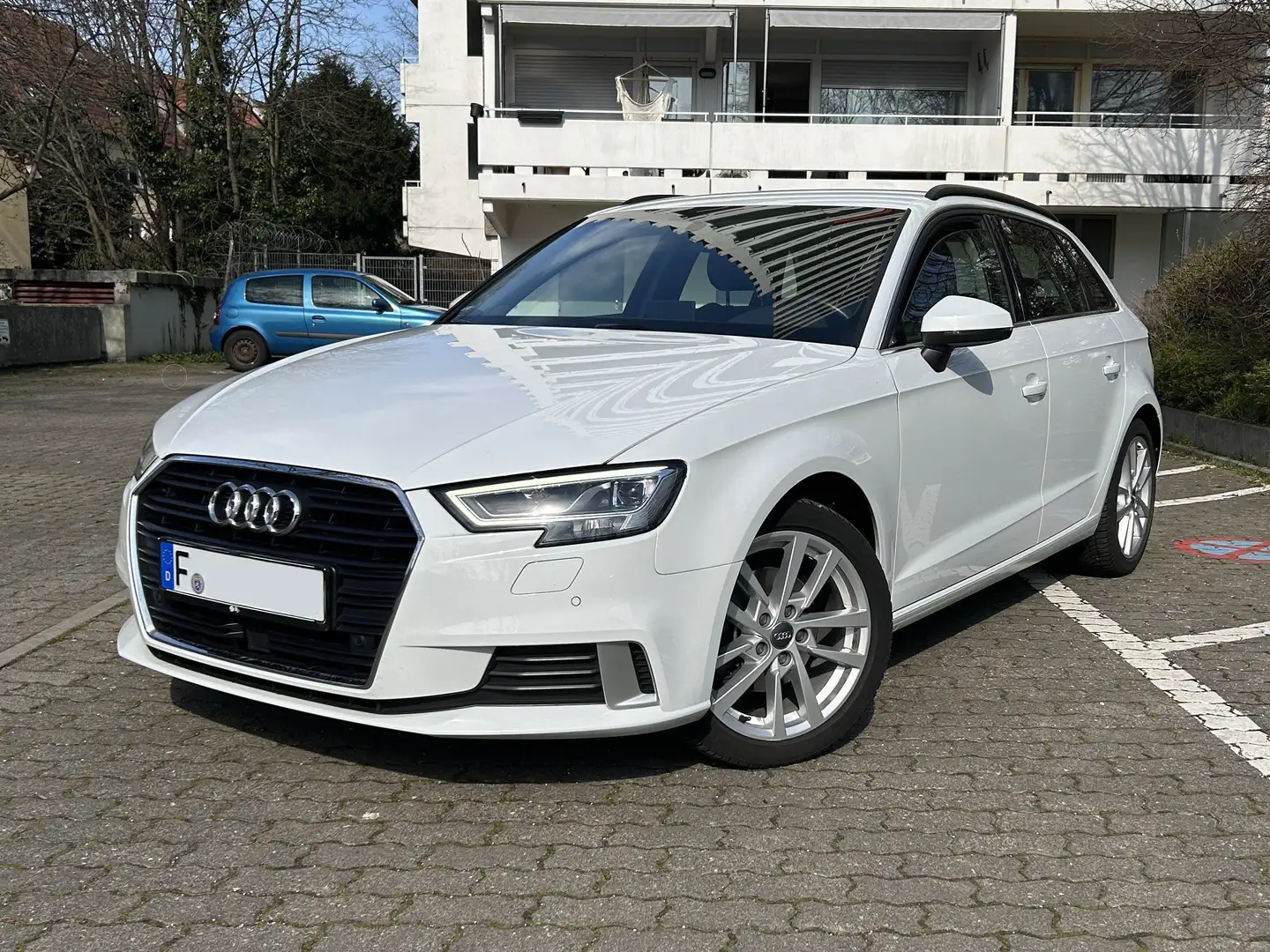 Audi A3 A3 30 TFSI Limousine S tronic sport Weiß - 1