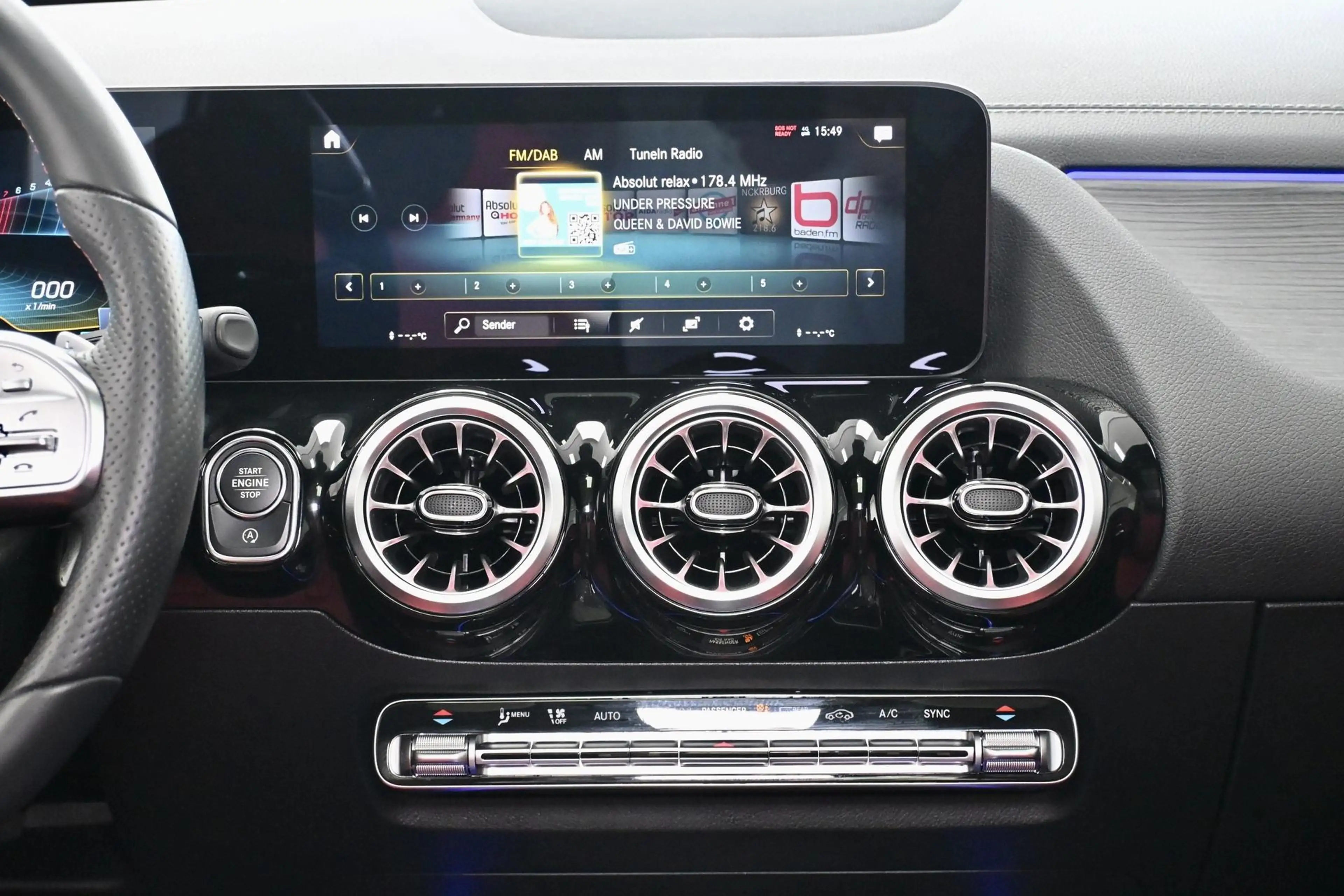 Mercedes-Benz GLA 35 AMG AMG GLA 35 4Matic*Head-Up-Display+Panoramadach* — photo 13