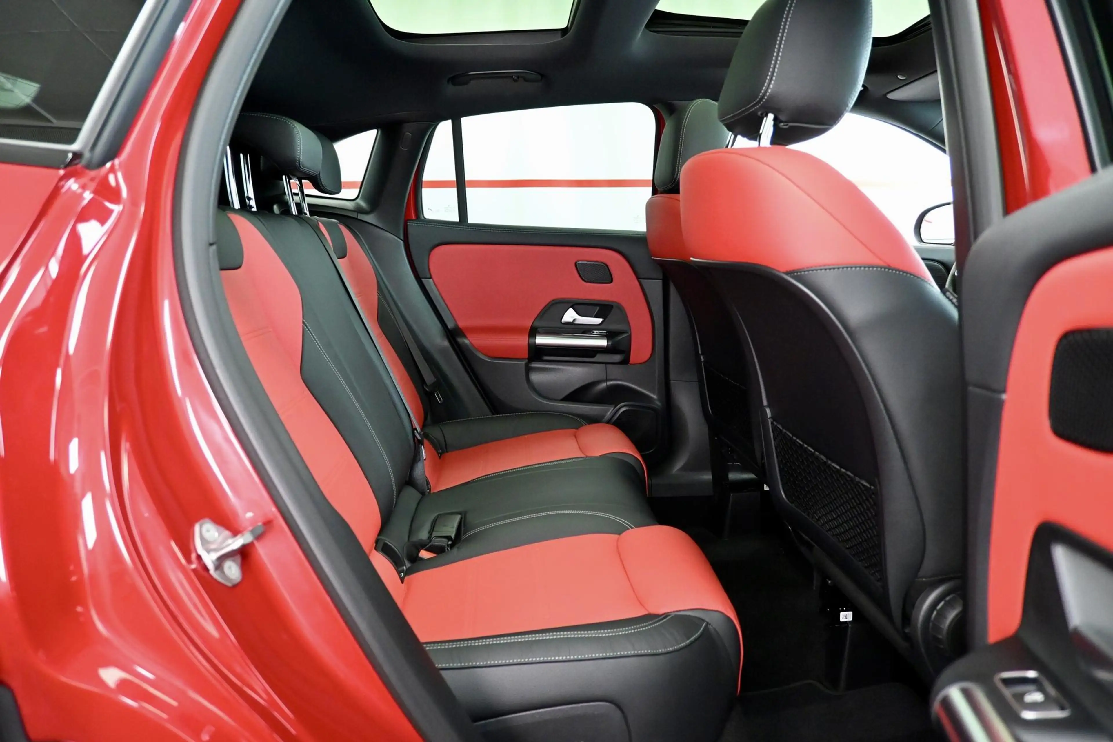 Mercedes-Benz GLA 35 AMG AMG GLA 35 4Matic*Head-Up-Display+Panoramadach* — photo 8