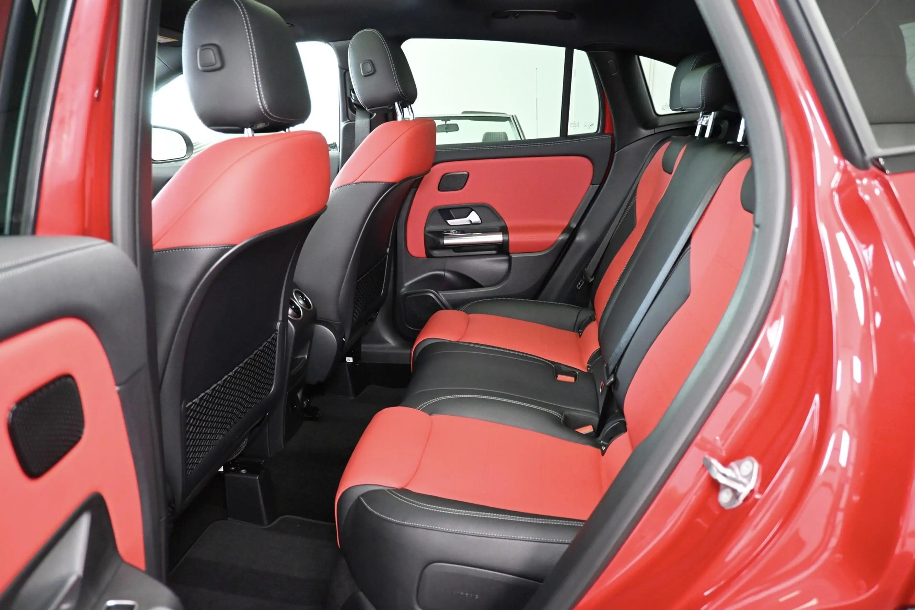 Mercedes-Benz GLA 35 AMG AMG GLA 35 4Matic*Head-Up-Display+Panoramadach* — photo 7