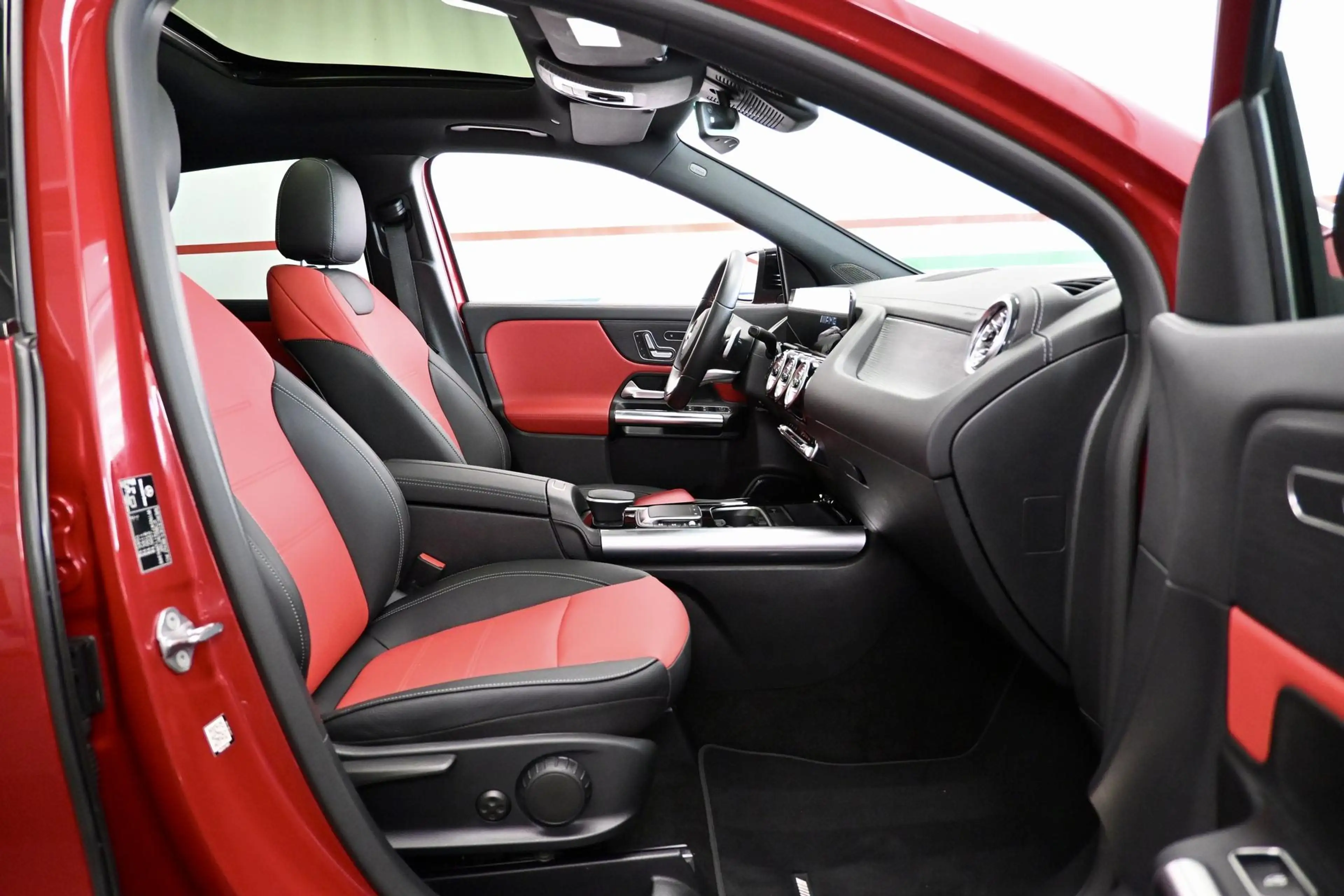 Mercedes-Benz GLA 35 AMG AMG GLA 35 4Matic*Head-Up-Display+Panoramadach* — photo 9