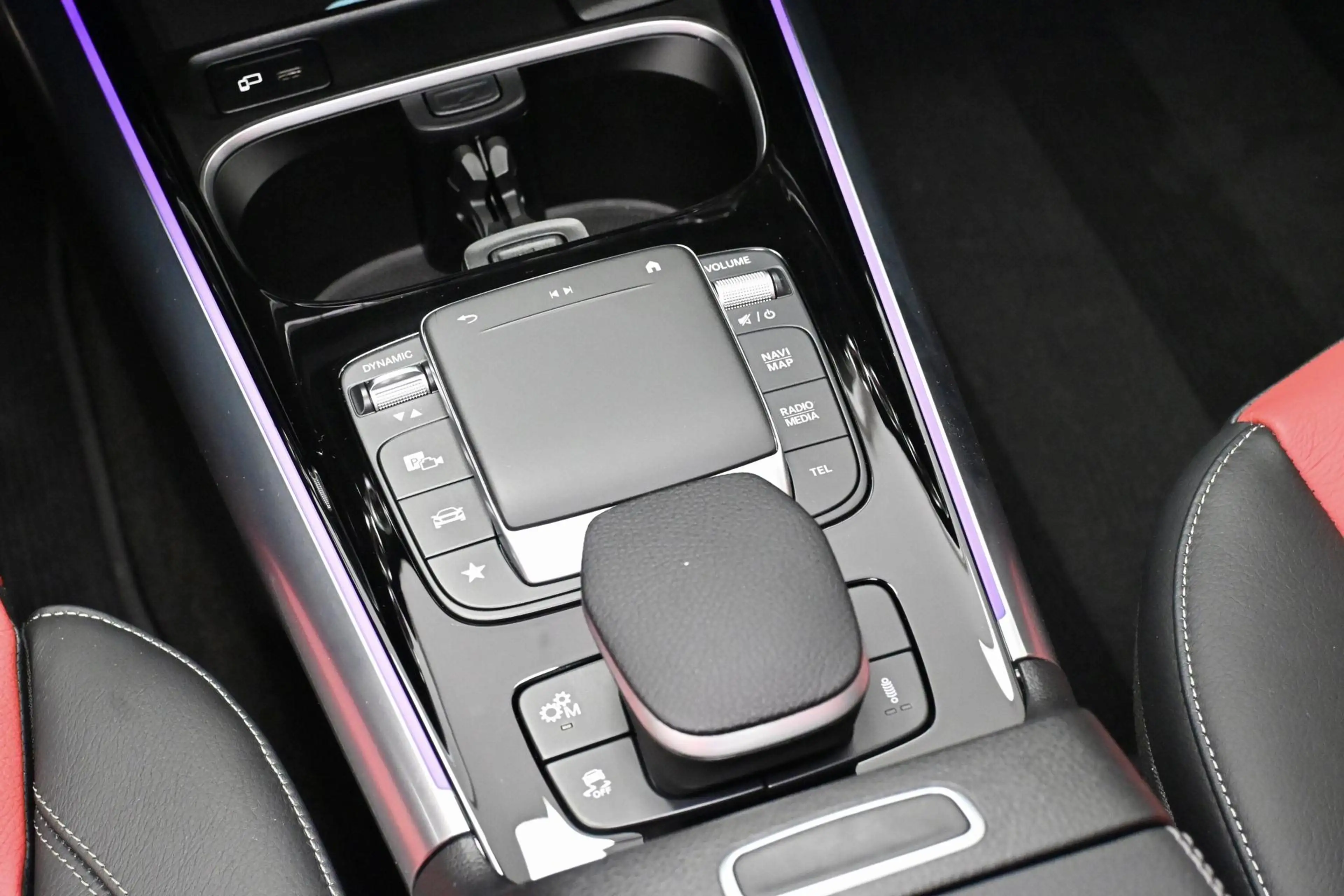 Mercedes-Benz GLA 35 AMG AMG GLA 35 4Matic*Head-Up-Display+Panoramadach* — photo 15