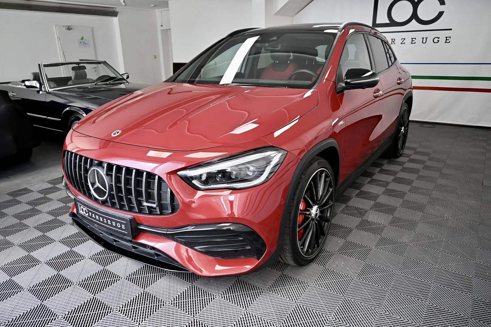 Mercedes-Benz GLA 35 AMG AMG GLA 35 4Matic*Head-Up-Display+Panoramadach* Rot - 2