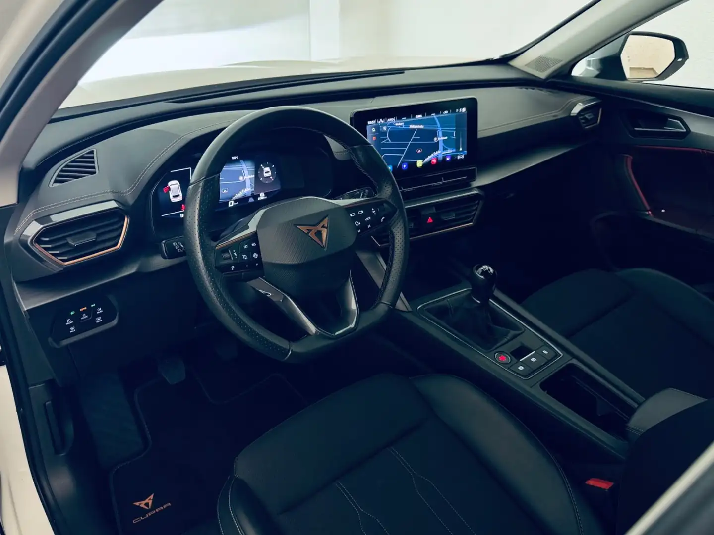 CUPRA Formentor 1.5 TSI * 1.HAND * NAVI * ACC * AHK * Blanc - 2