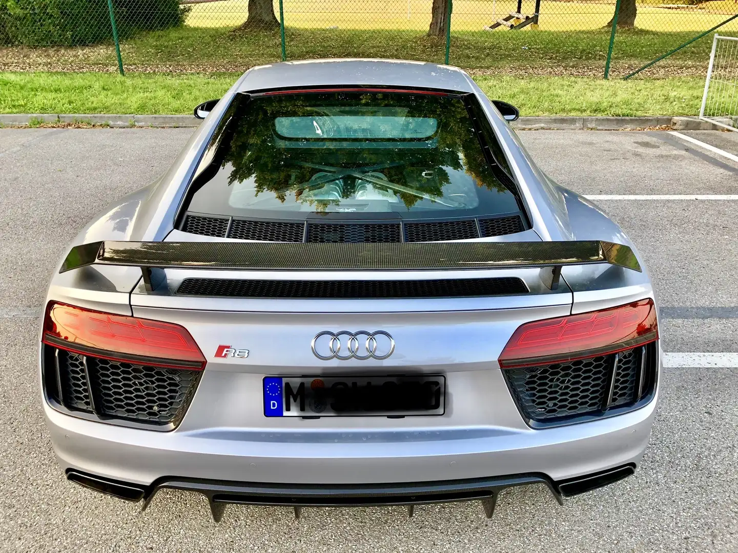 Audi R8 V10 plus 5.2 FSI quattro S tronic Silber - 2
