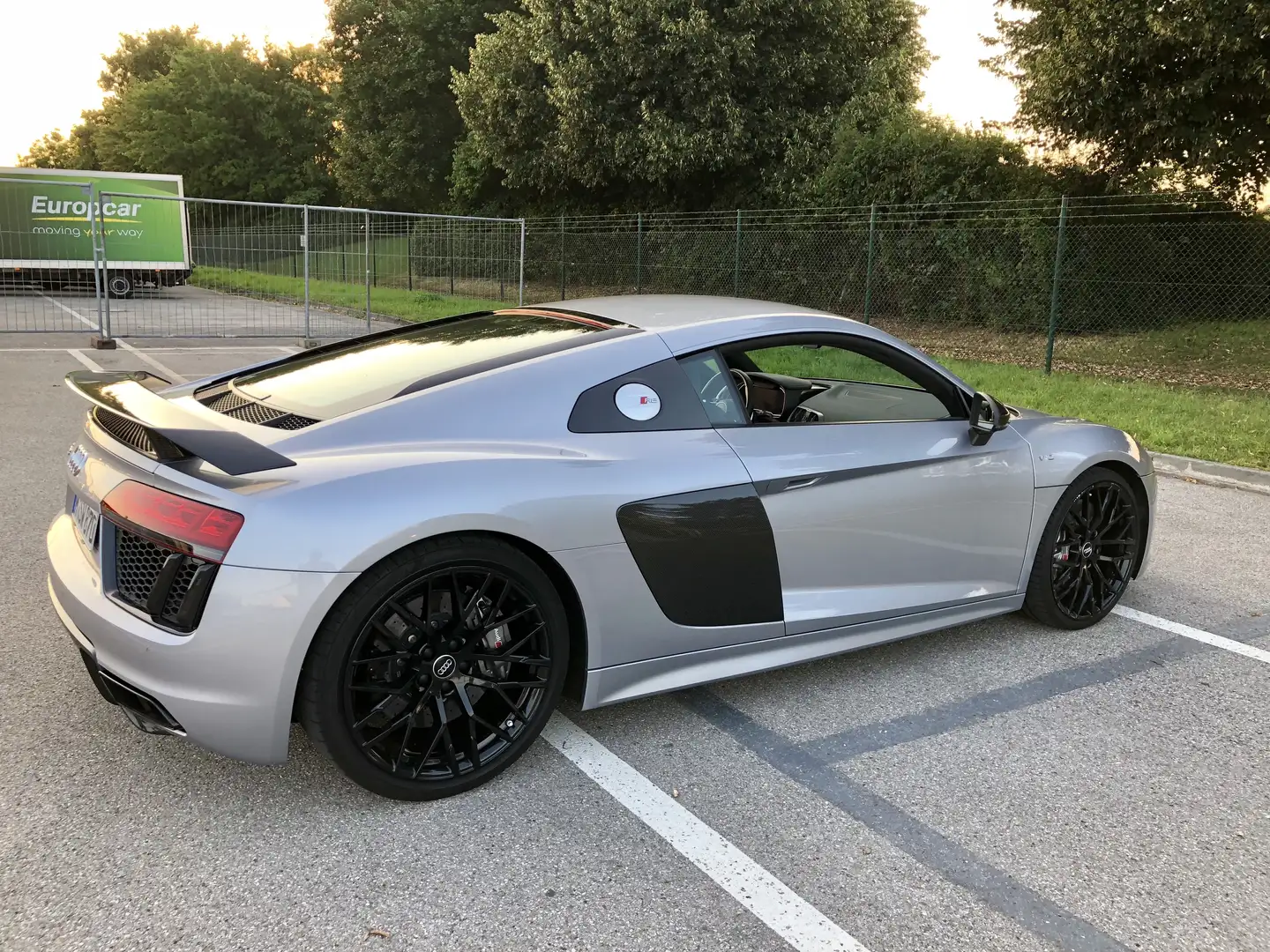 Audi R8 V10 plus 5.2 FSI quattro S tronic Silber - 1