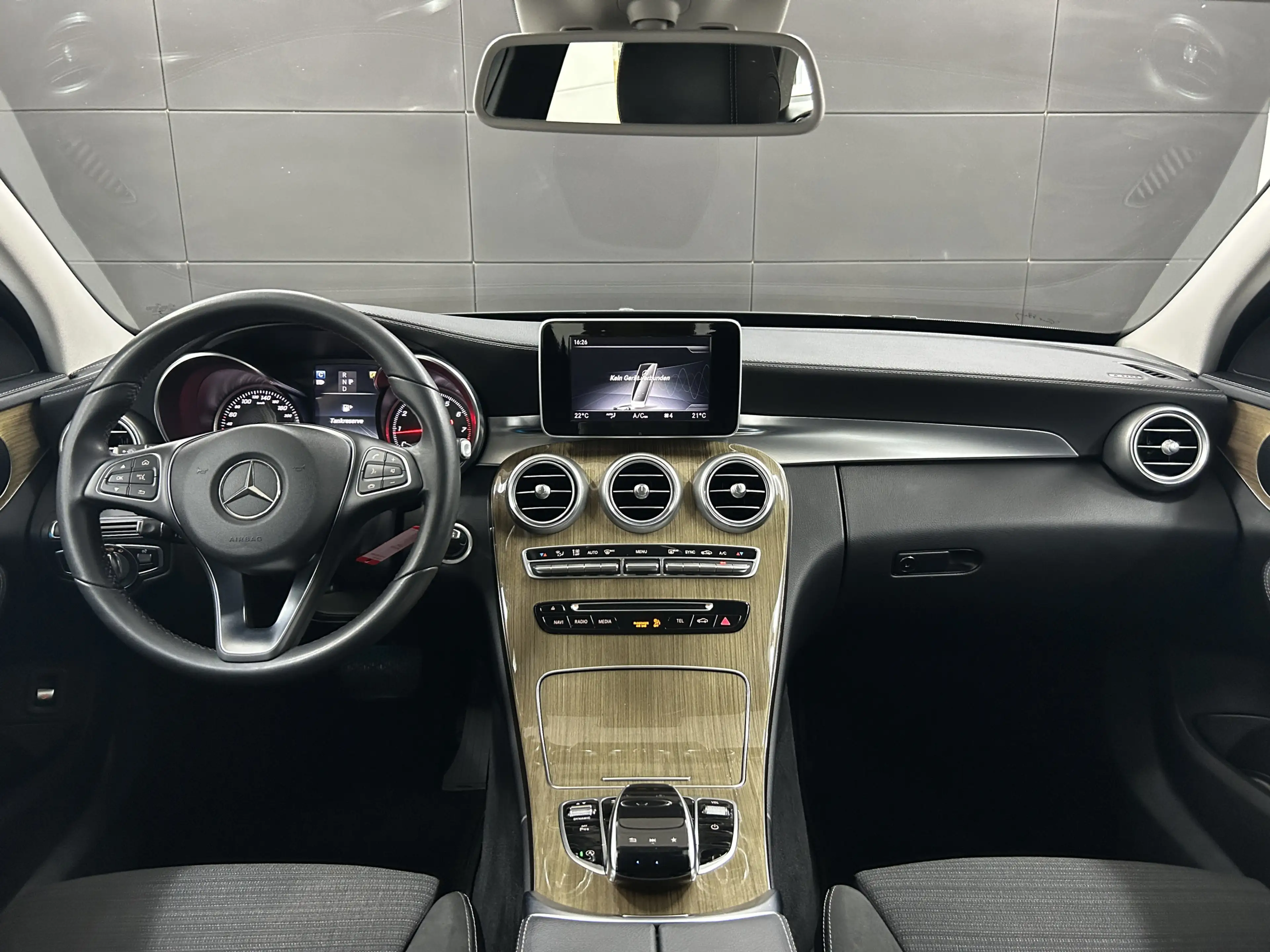 Mercedes-Benz C 200 CGI+AHK+LED+AMBI+PA+TEMP+SHZ — photo 9