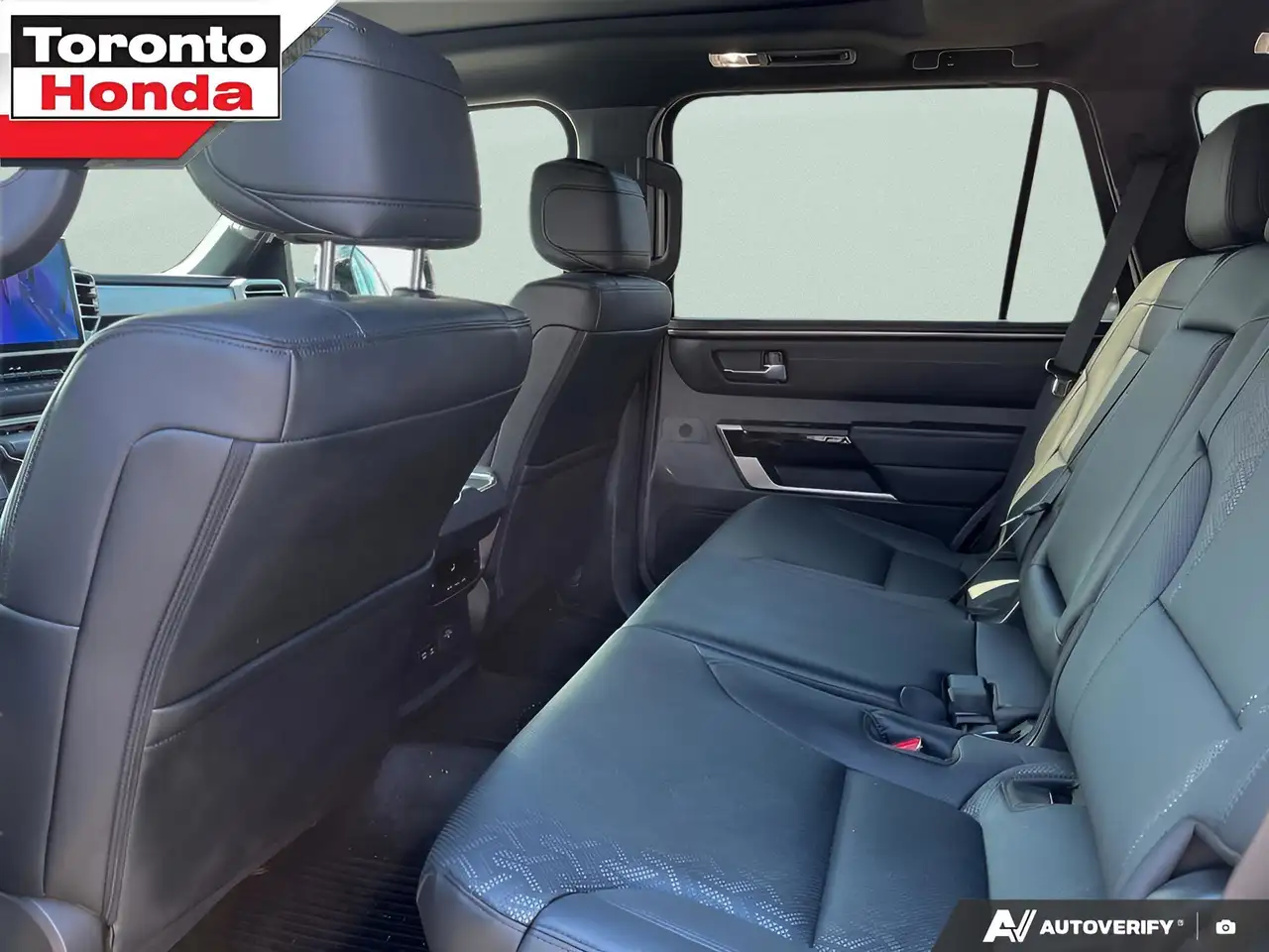 Toyota Sequoia снимка Toyota Sequoia