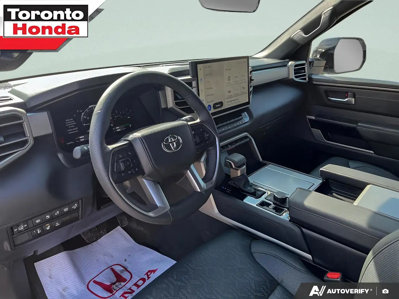 Toyota Sequoia снимка Toyota Sequoia