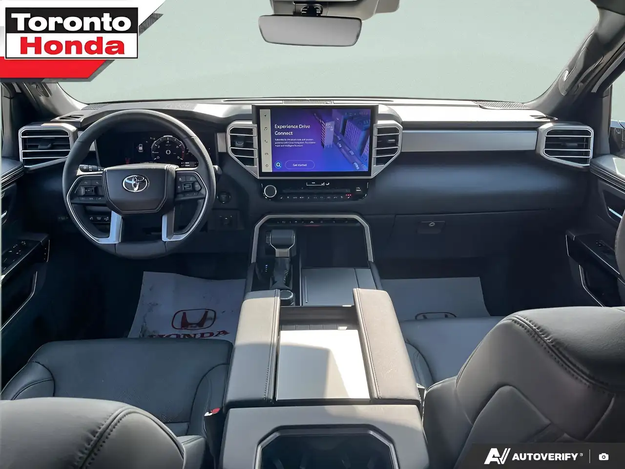 Toyota Sequoia снимка Toyota Sequoia