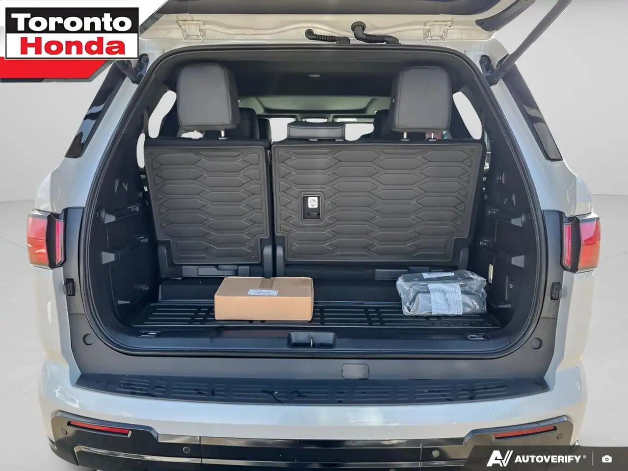 Toyota Sequoia снимка Toyota Sequoia
