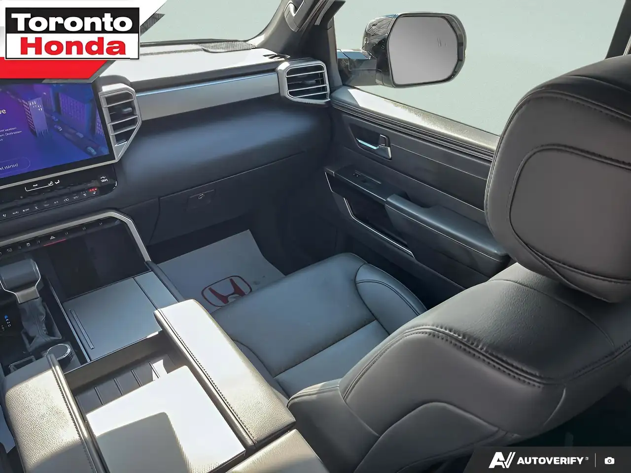 Toyota Sequoia снимка Toyota Sequoia
