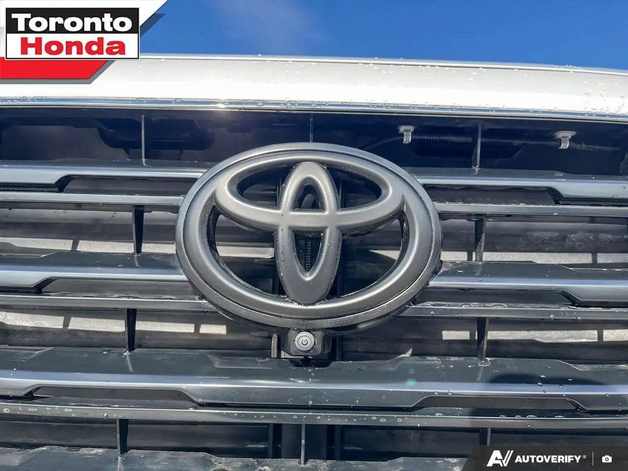Toyota Sequoia снимка Toyota Sequoia