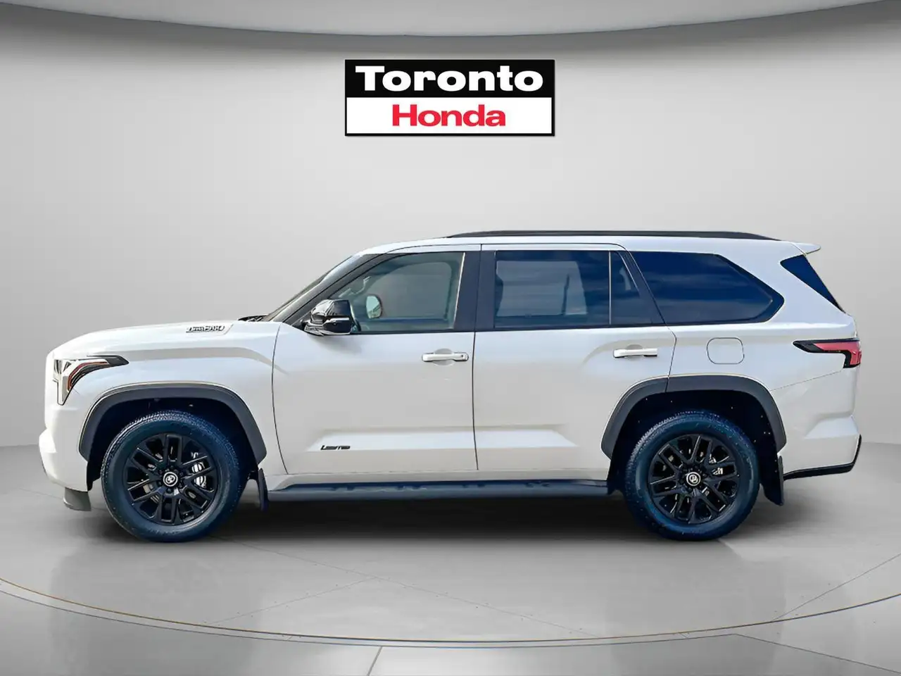 Toyota Sequoia снимка Toyota Sequoia