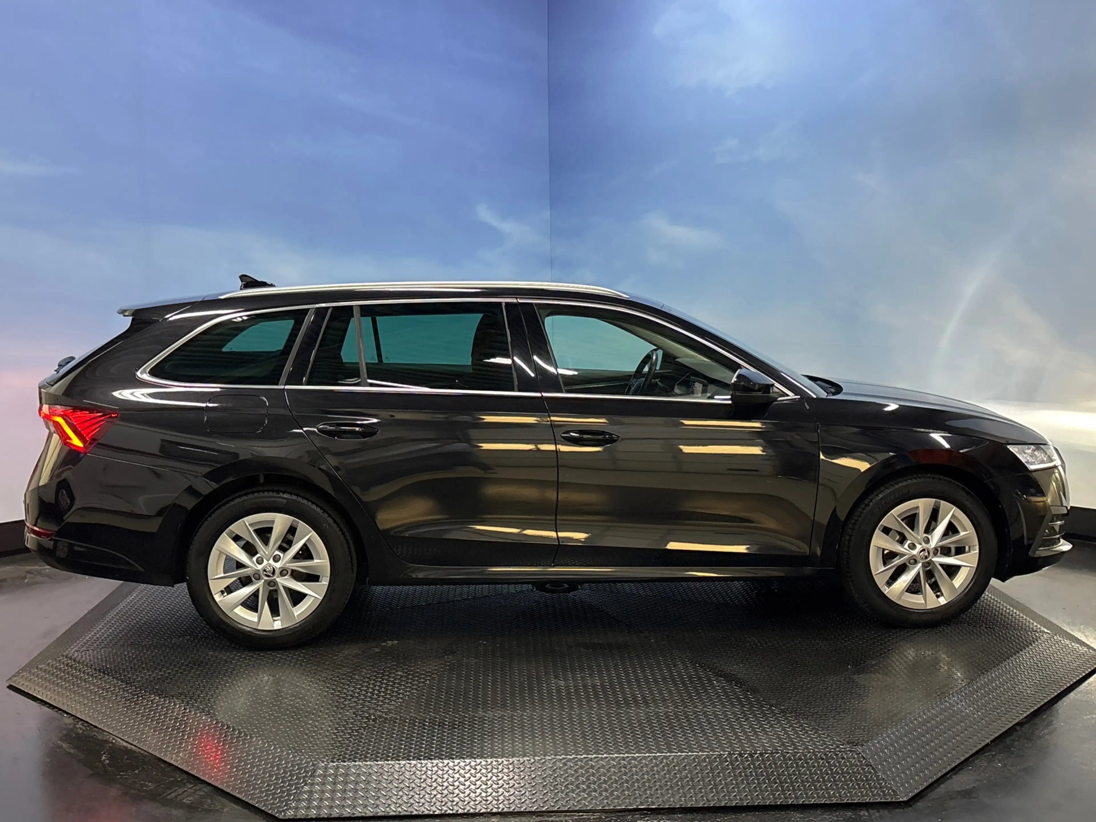 Skoda Octavia Combi 1.0 e-TSI Business Edition Plus Automaat | N — photo 4