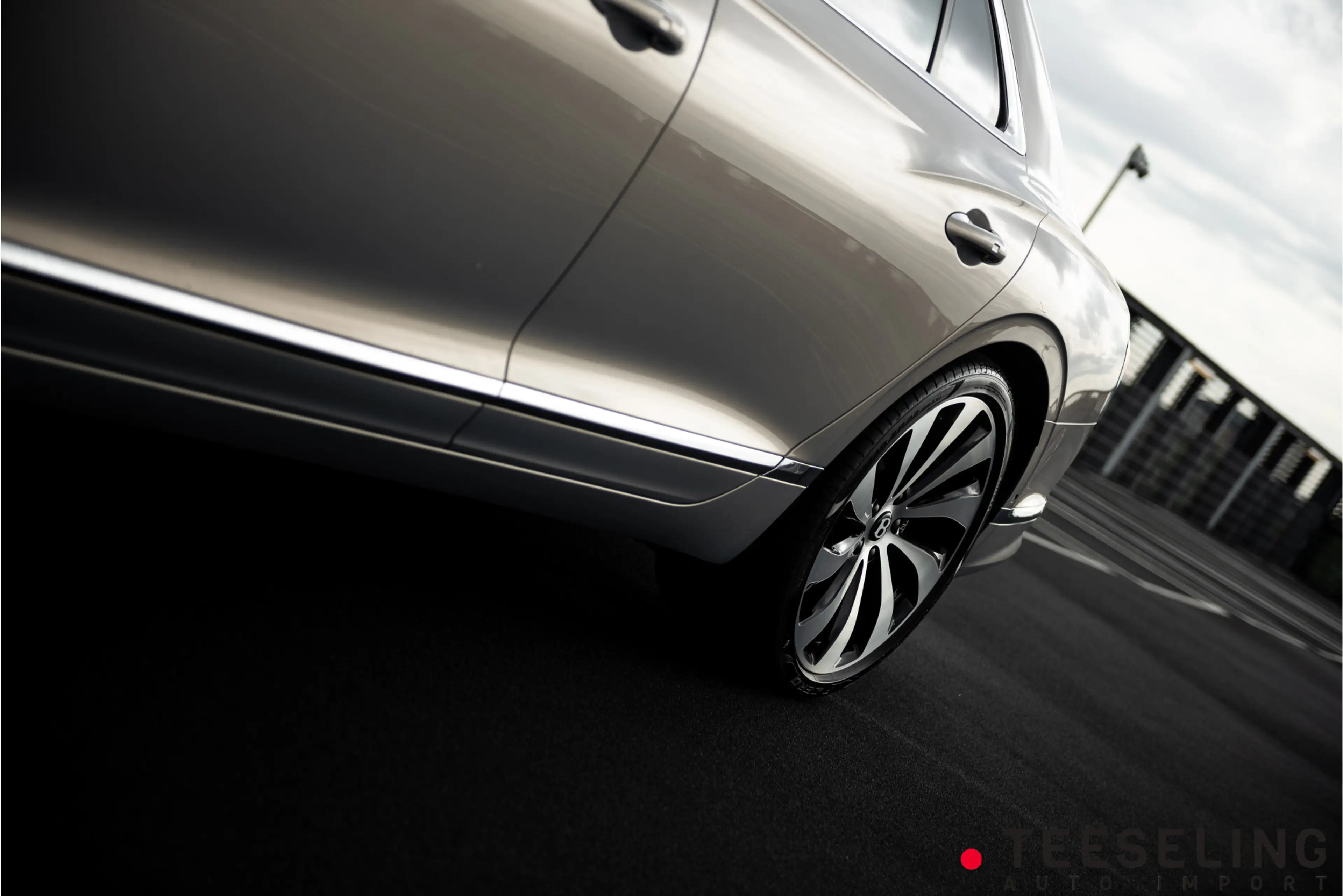 Bentley Flying Spur 4.0 V8 | Extreme Silver | Massage — photo 13