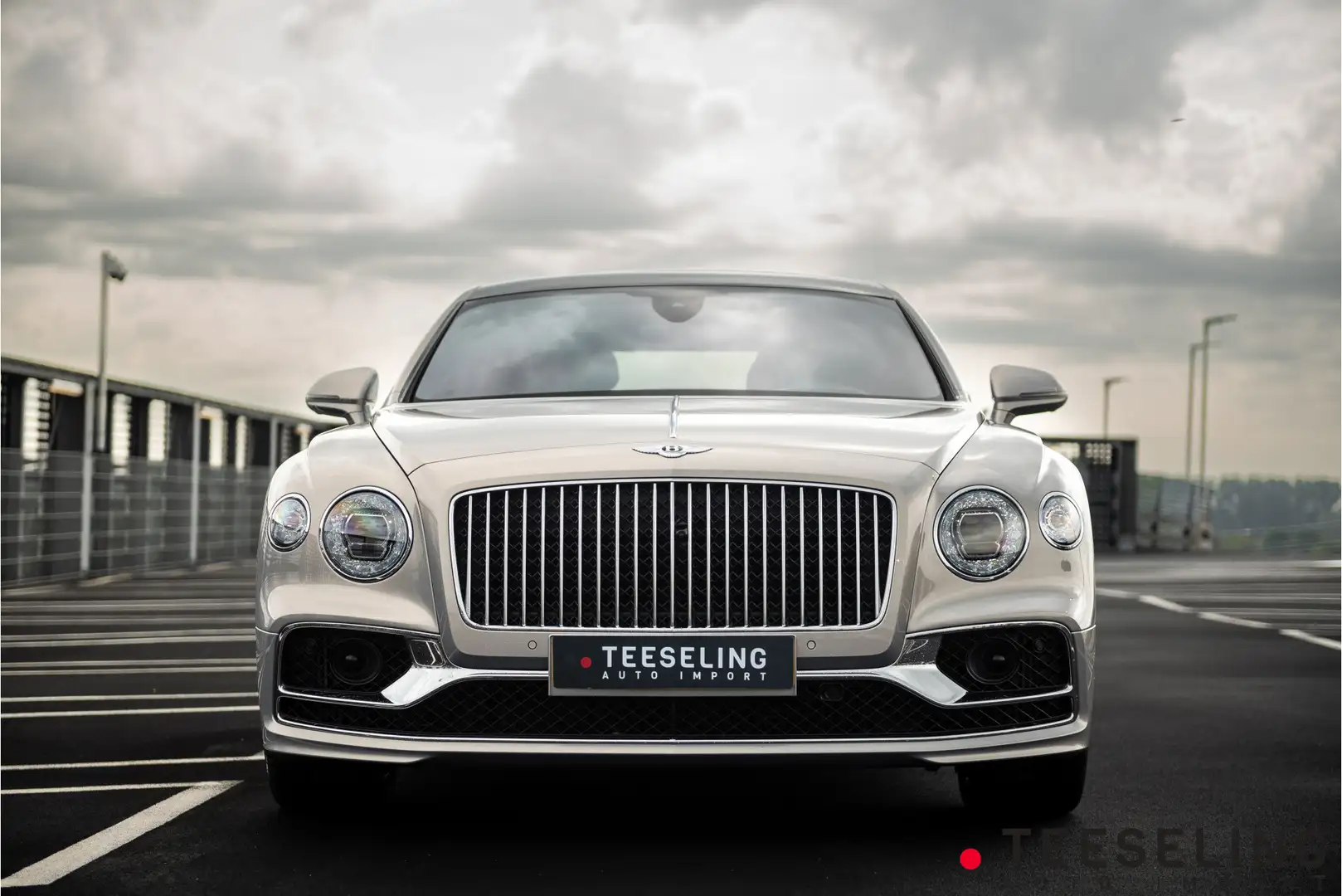 Bentley Flying Spur 4.0 V8 | Extreme Silver | Massage Grijs - 2