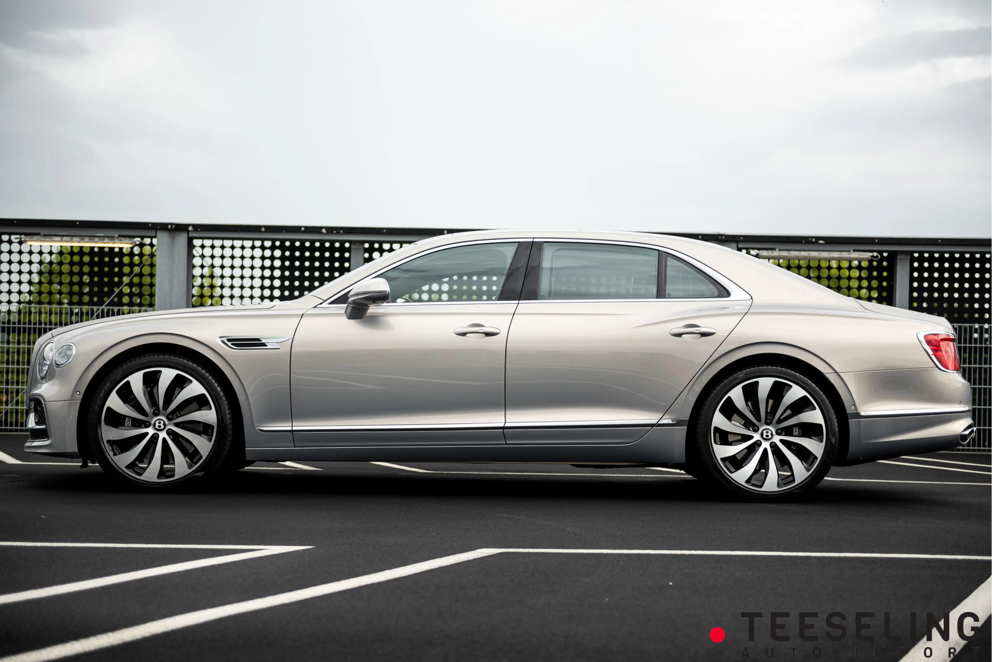 Bentley Flying Spur 4.0 V8 | Extreme Silver | Massage — photo 3