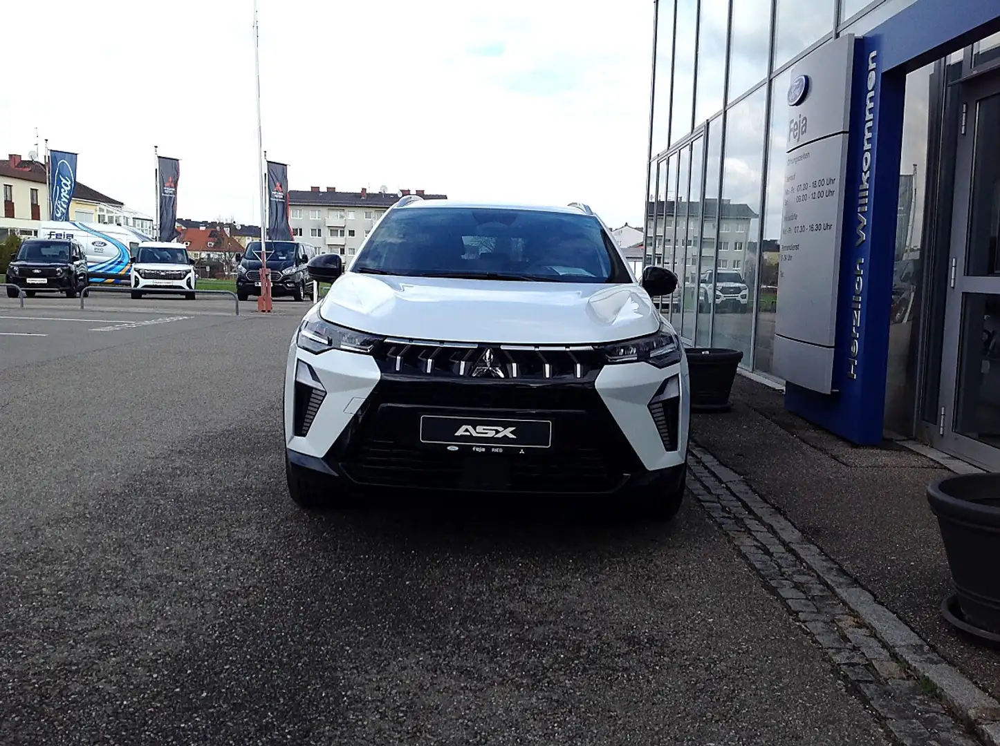 Mitsubishi ASX 1,8 HEV Invite Yuki Weiß - 2