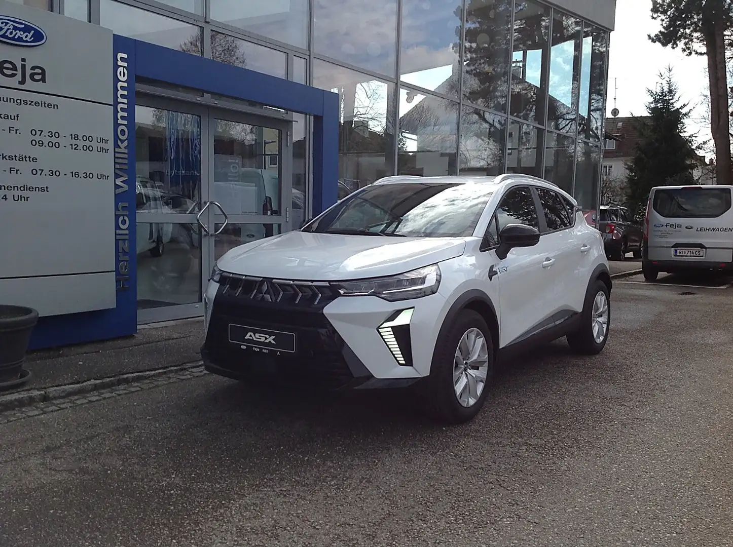 Mitsubishi ASX 1,8 HEV Invite Yuki Weiß - 1
