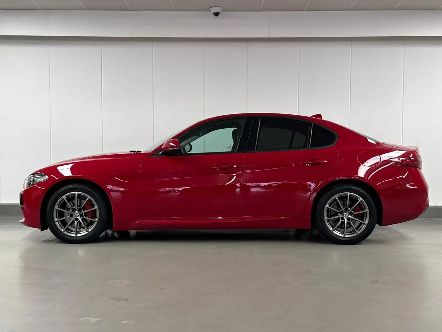 Alfa Romeo Giulia 2.2JTDM 136CV CAMERA CUIR GPS XENON LED REG JA Rood - 2